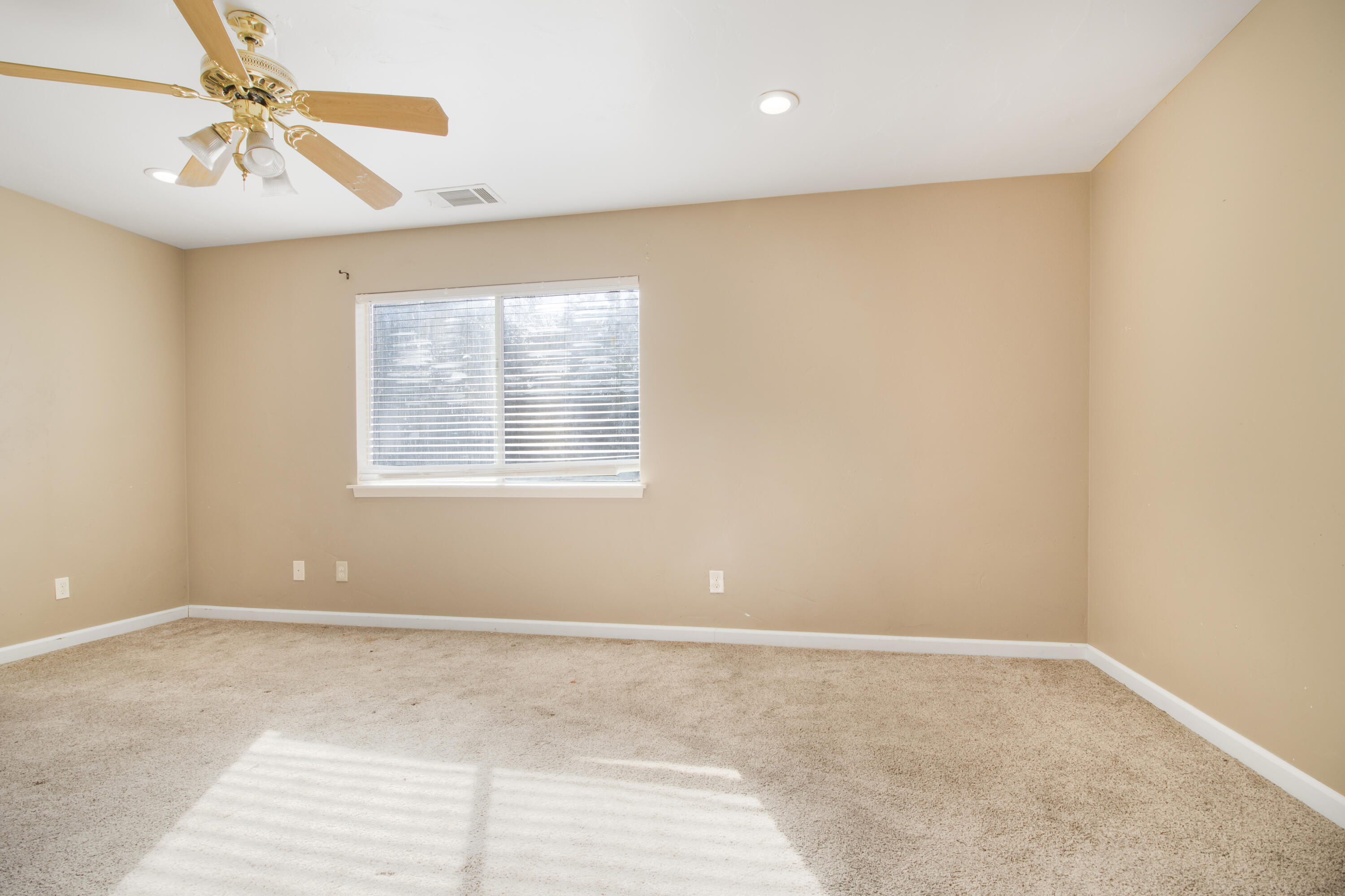 669 Coral St, Tulare, CA 93274