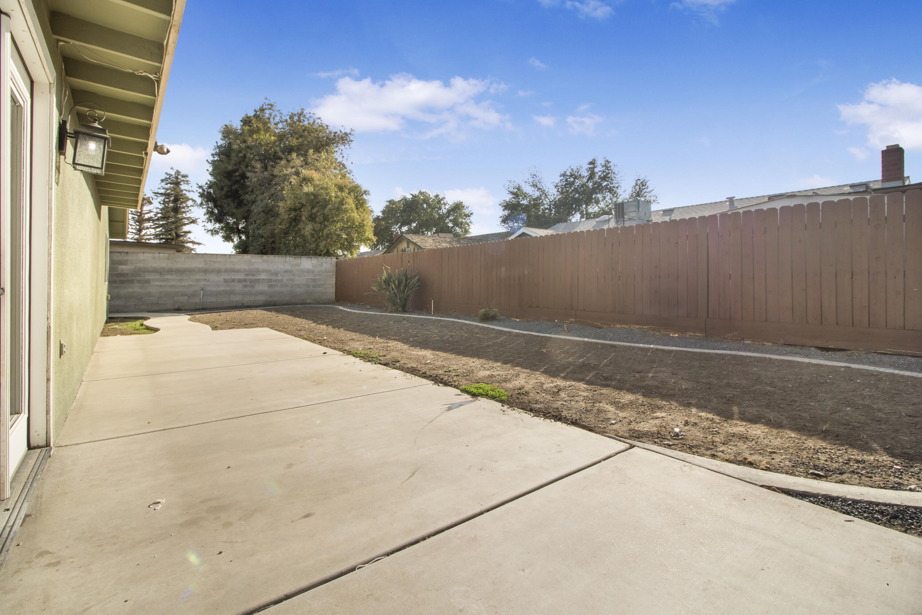 669 Coral St, Tulare, CA 93274