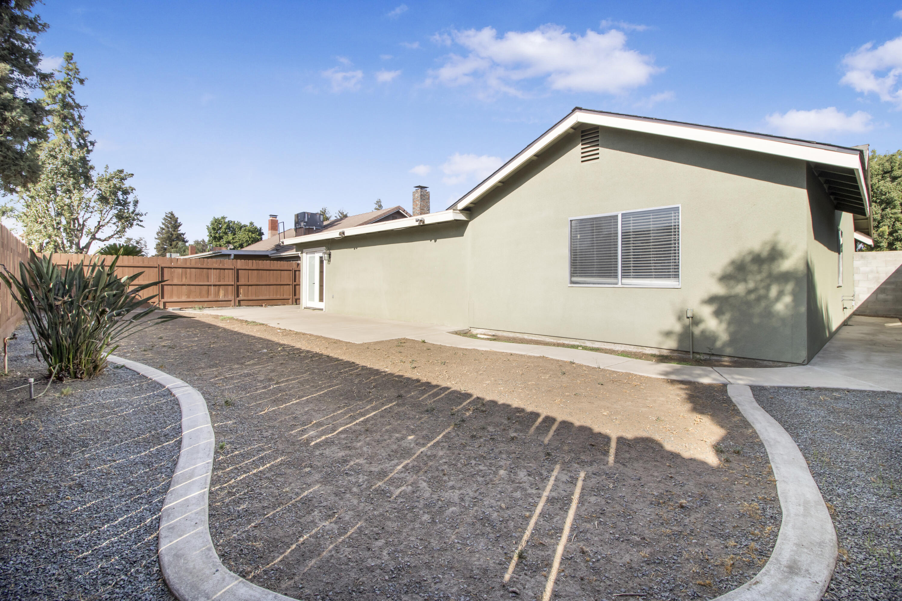 669 Coral St, Tulare, CA 93274