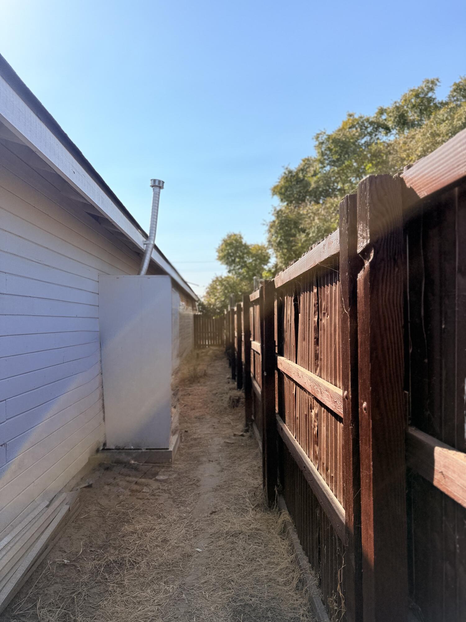 312 N Salisbury St, Porterville, CA 93257