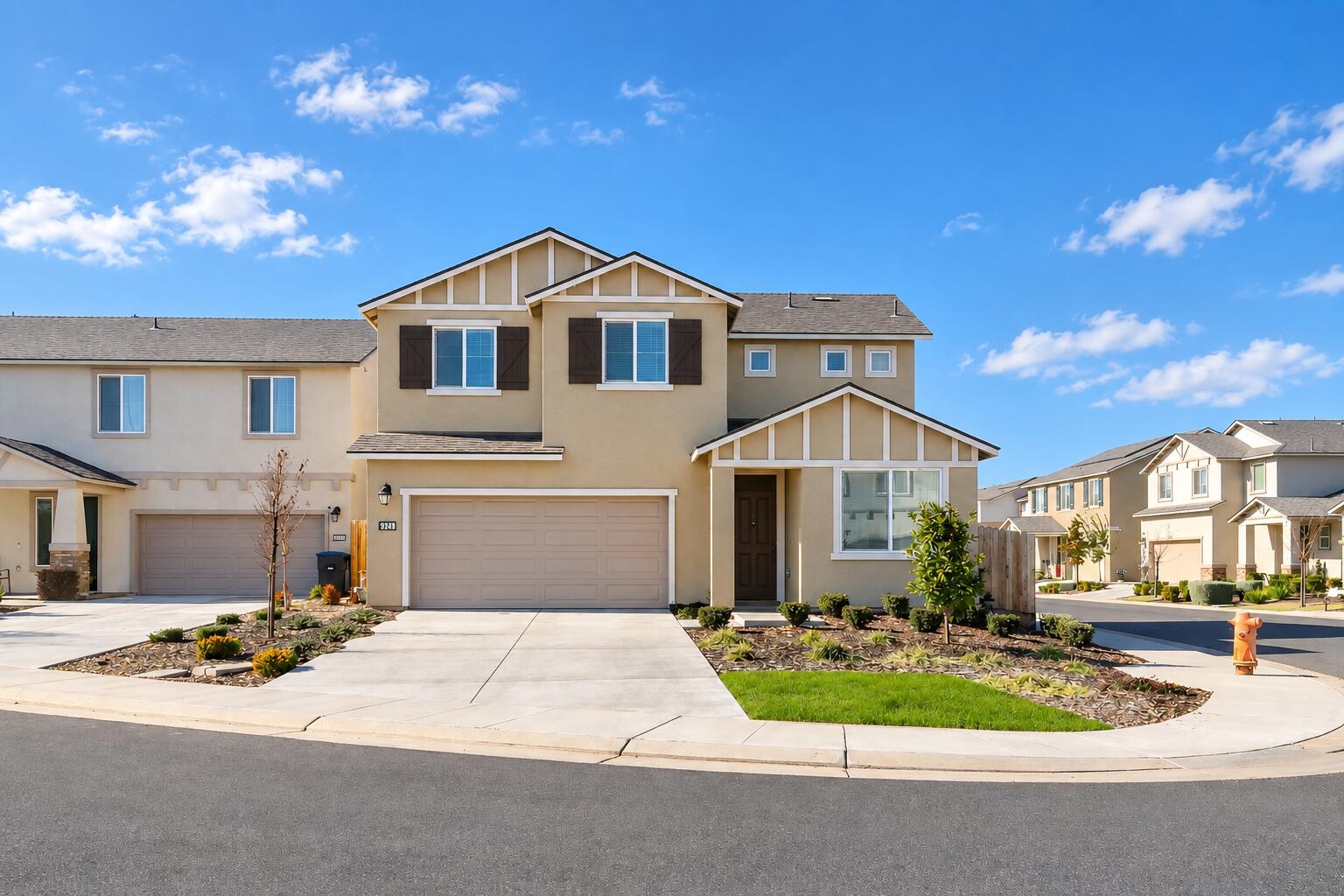 2207 S Crumal St, Visalia, CA 93292