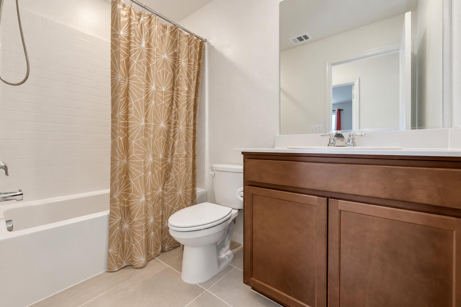 2207 S Crumal St, Visalia, CA 93292