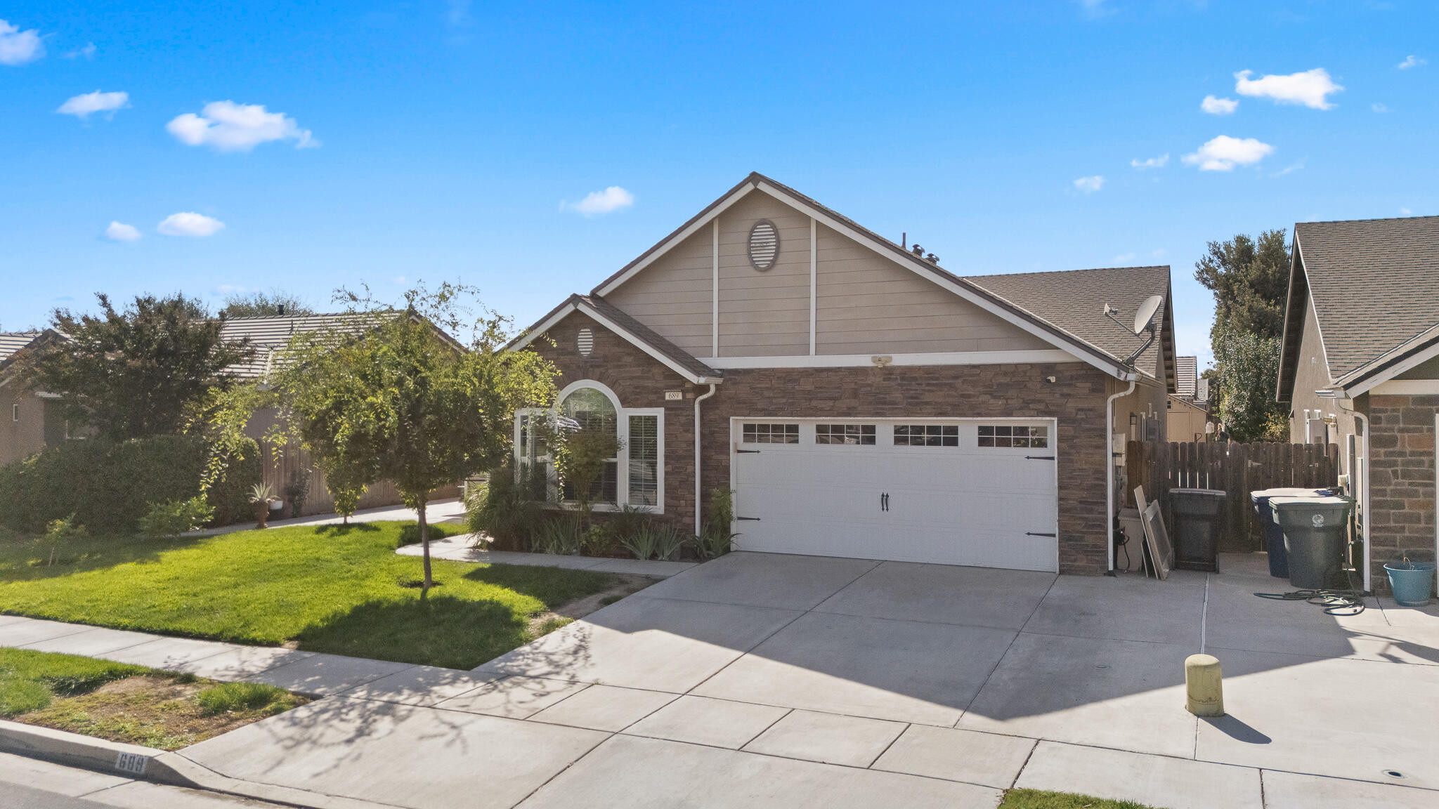 689 Montana De Oro St, Tulare, CA 93274