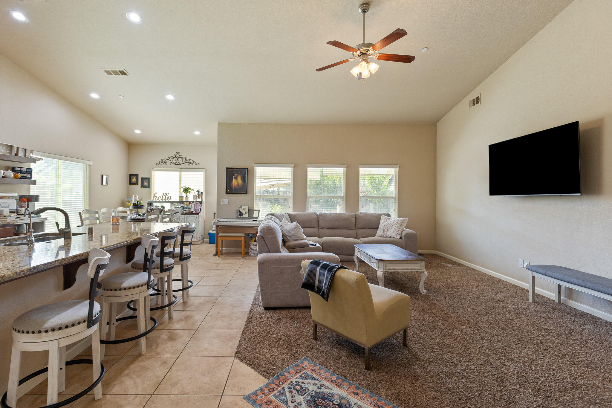 689 Montana De Oro St, Tulare, CA 93274