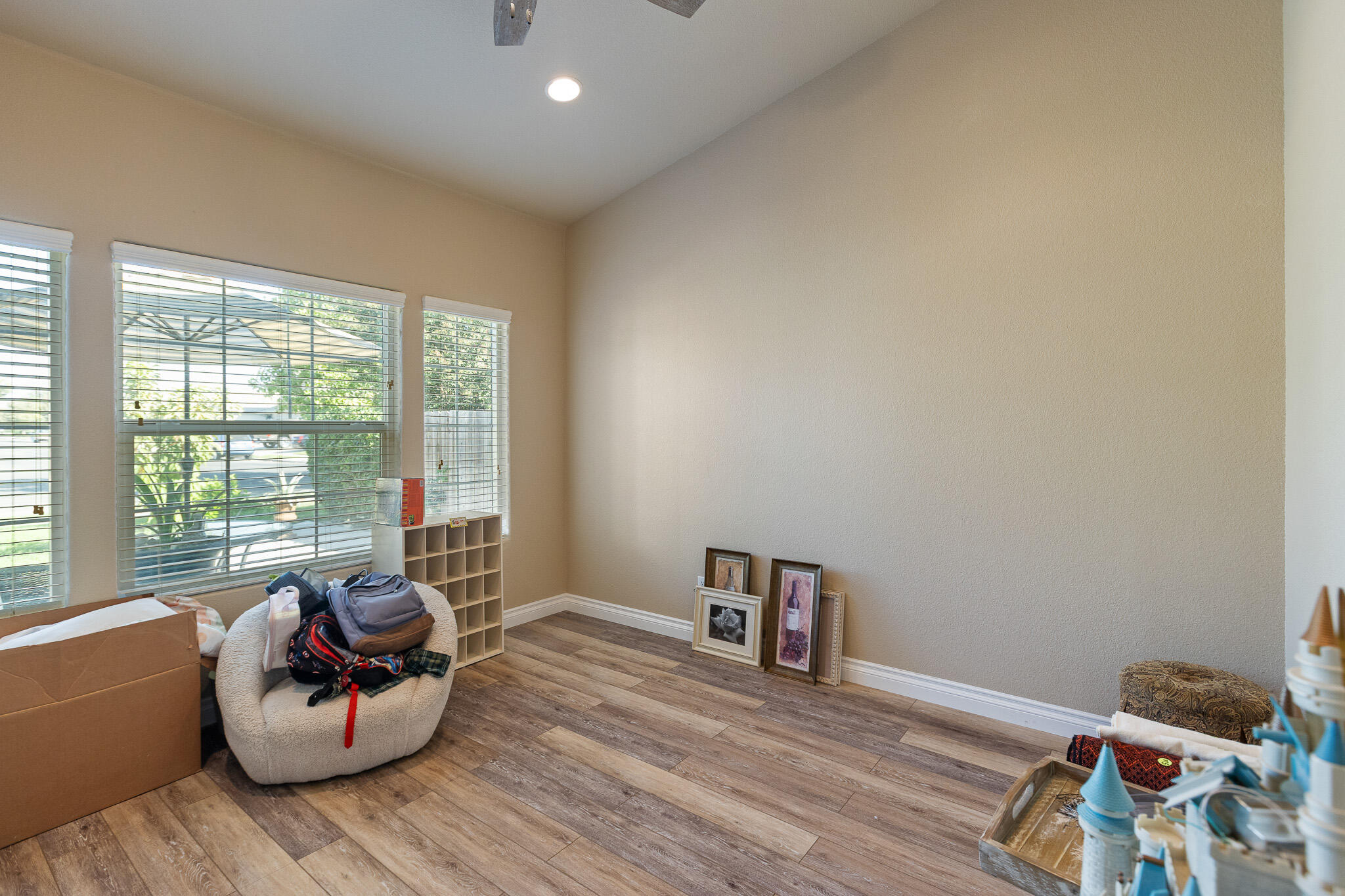 689 Montana De Oro St, Tulare, CA 93274