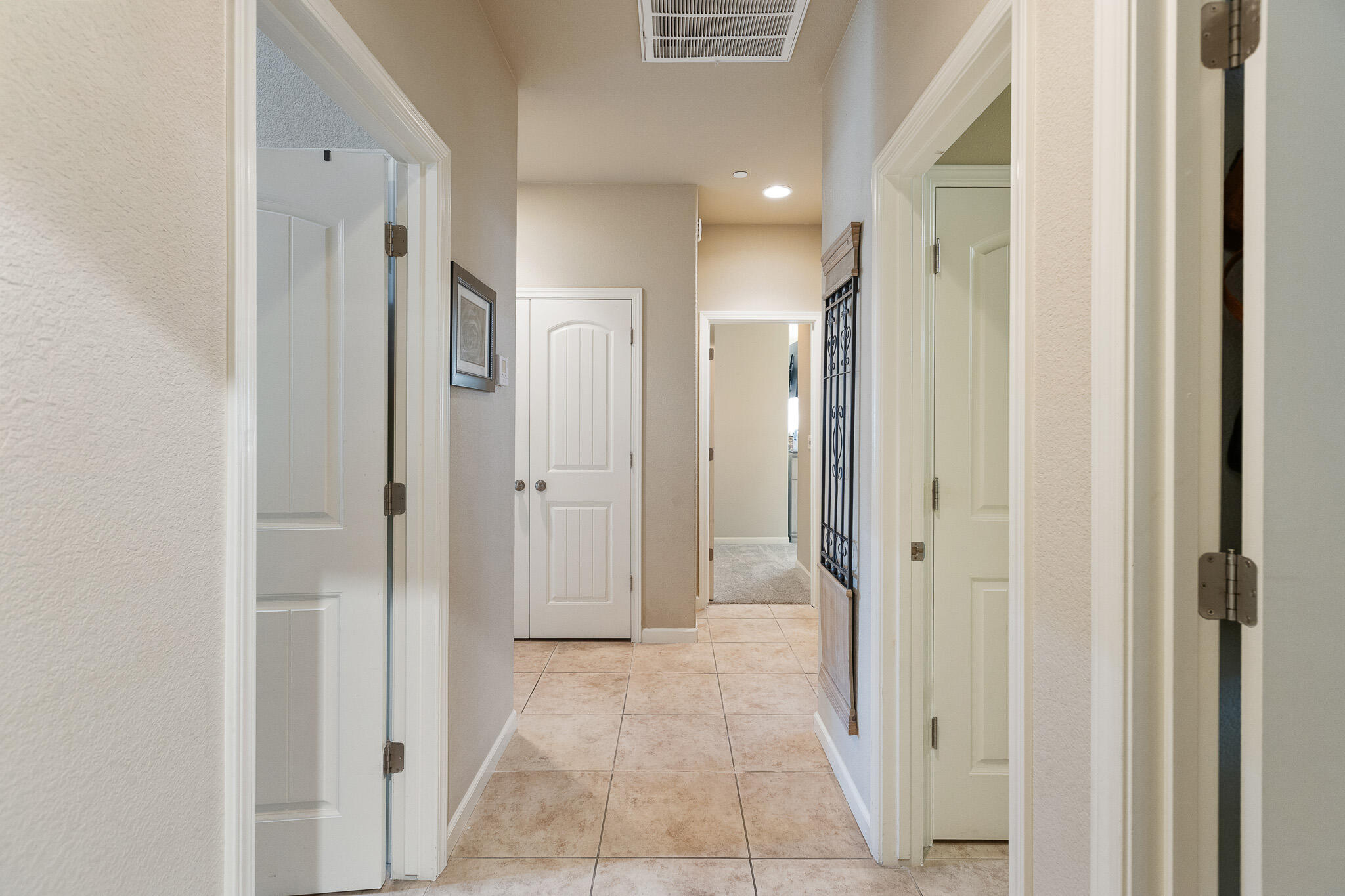 689 Montana De Oro St, Tulare, CA 93274