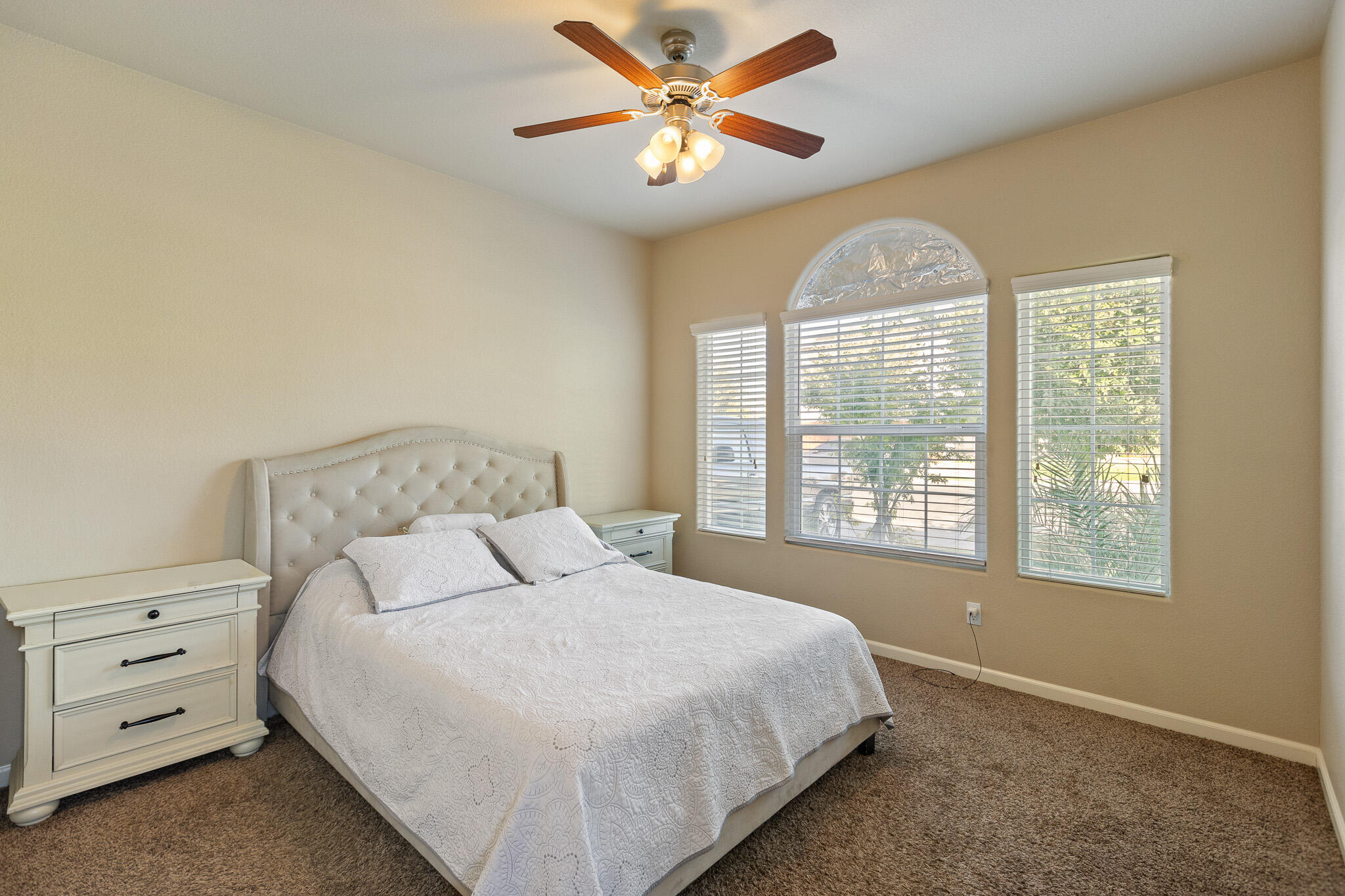 689 Montana De Oro St, Tulare, CA 93274