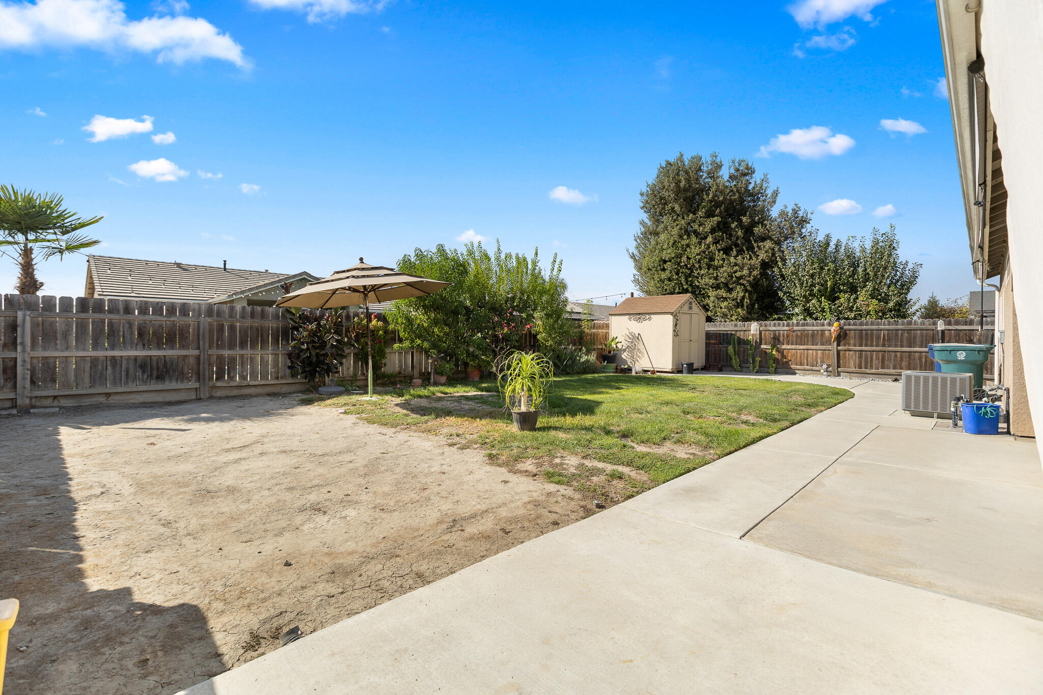 689 Montana De Oro St, Tulare, CA 93274