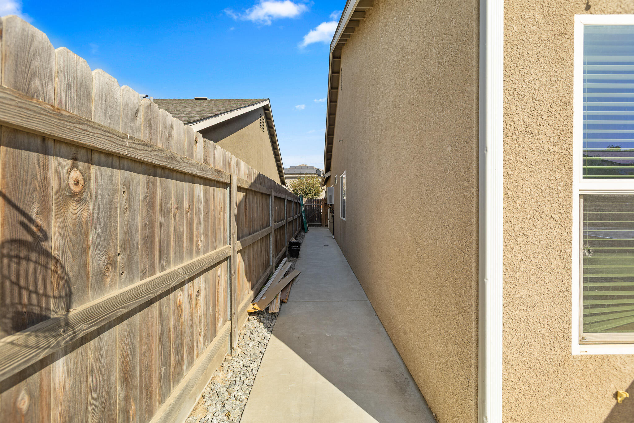 689 Montana De Oro St, Tulare, CA 93274