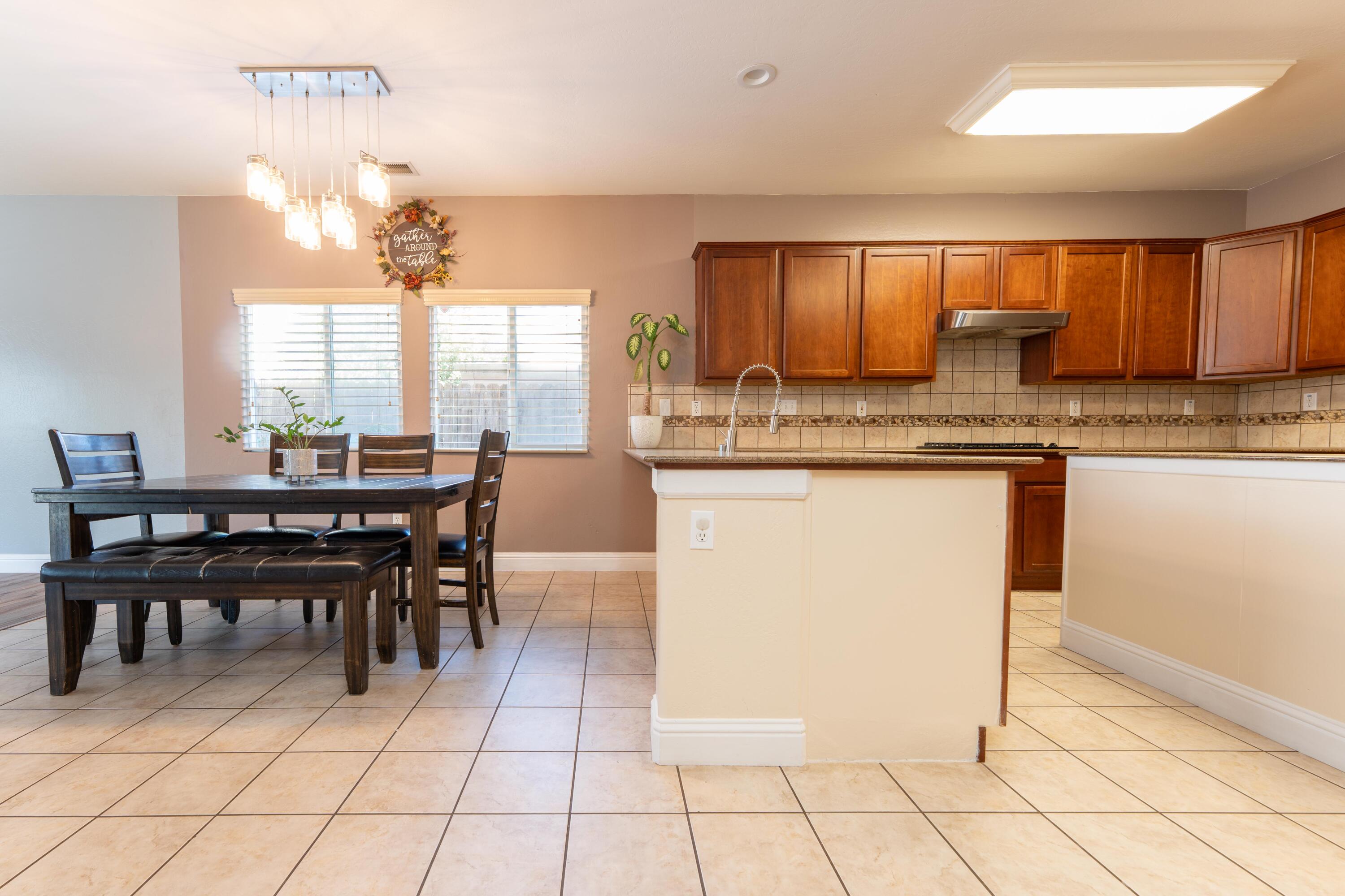 2945 S Arkle St, Visalia, CA 93292