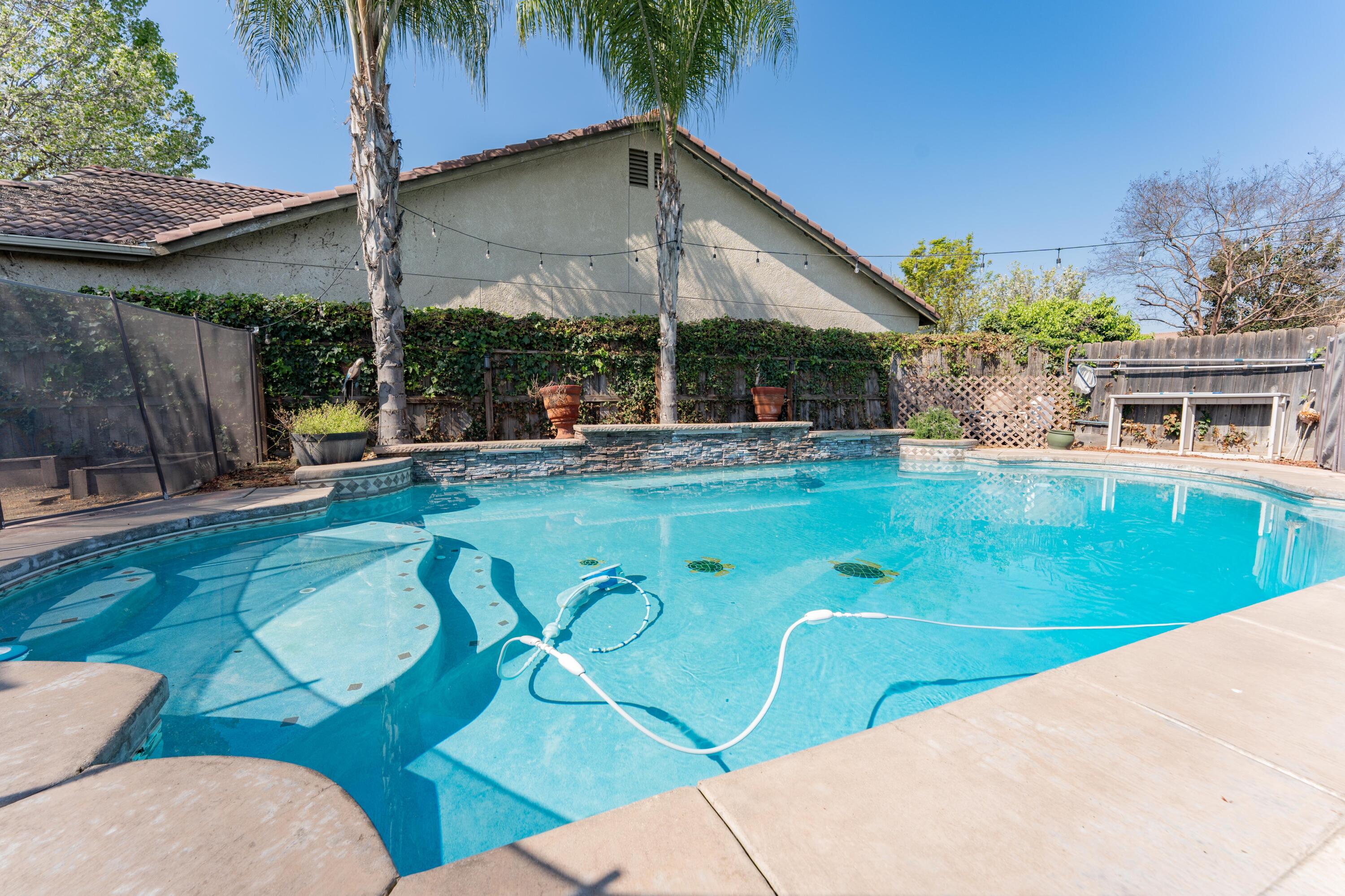 2945 S Arkle St, Visalia, CA 93292