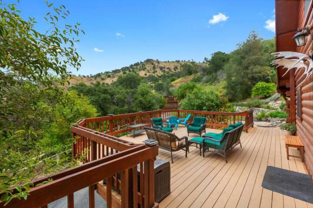 42182 Mynatt Dr, Three Rivers, CA 93271