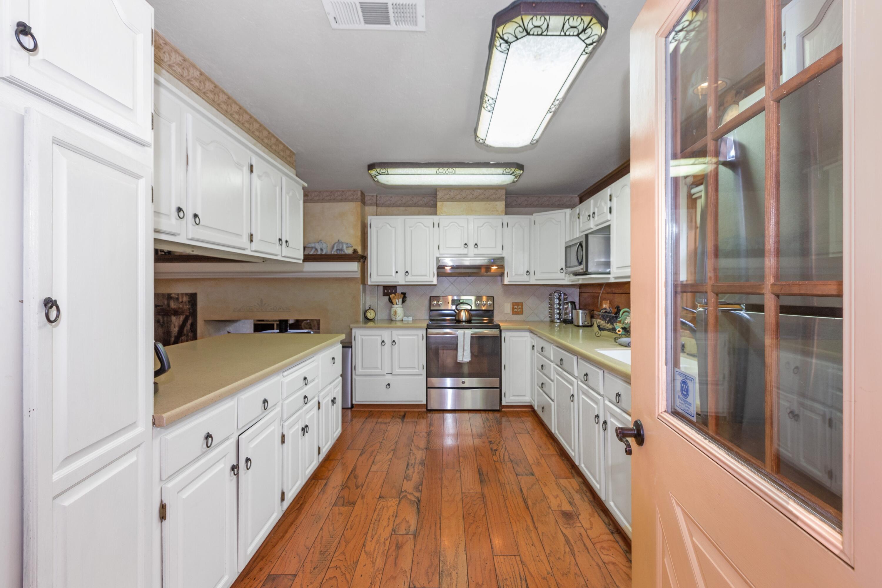 42182 Mynatt Dr, Three Rivers, CA 93271