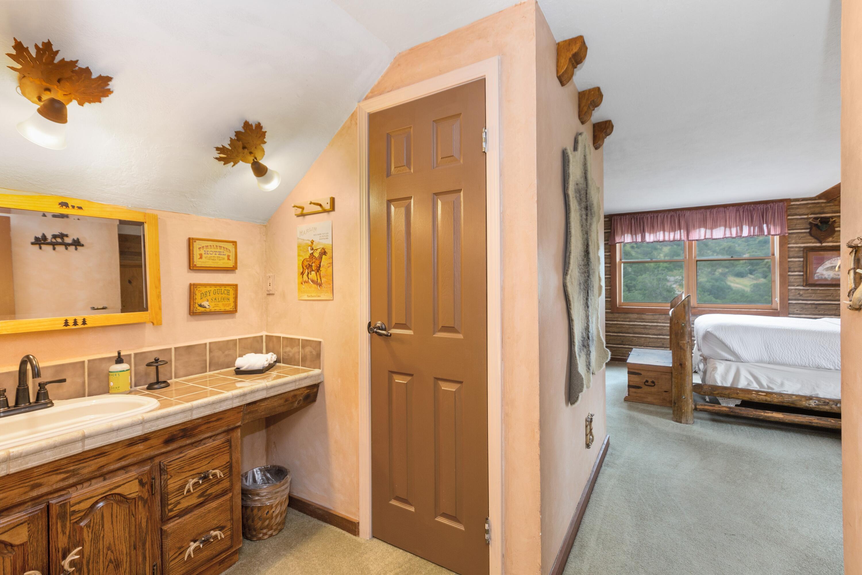 42182 Mynatt Dr, Three Rivers, CA 93271