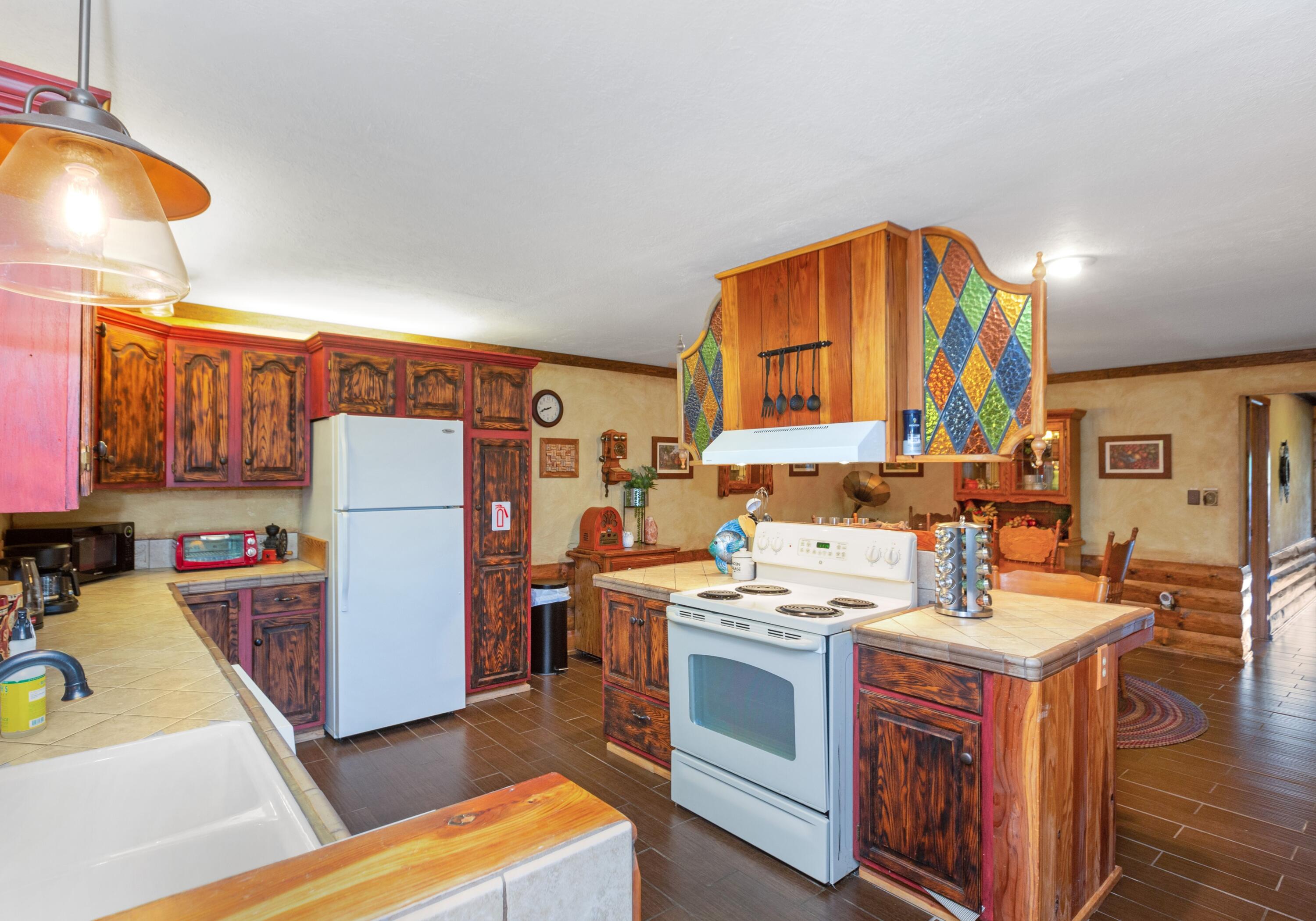 42182 Mynatt Dr, Three Rivers, CA 93271