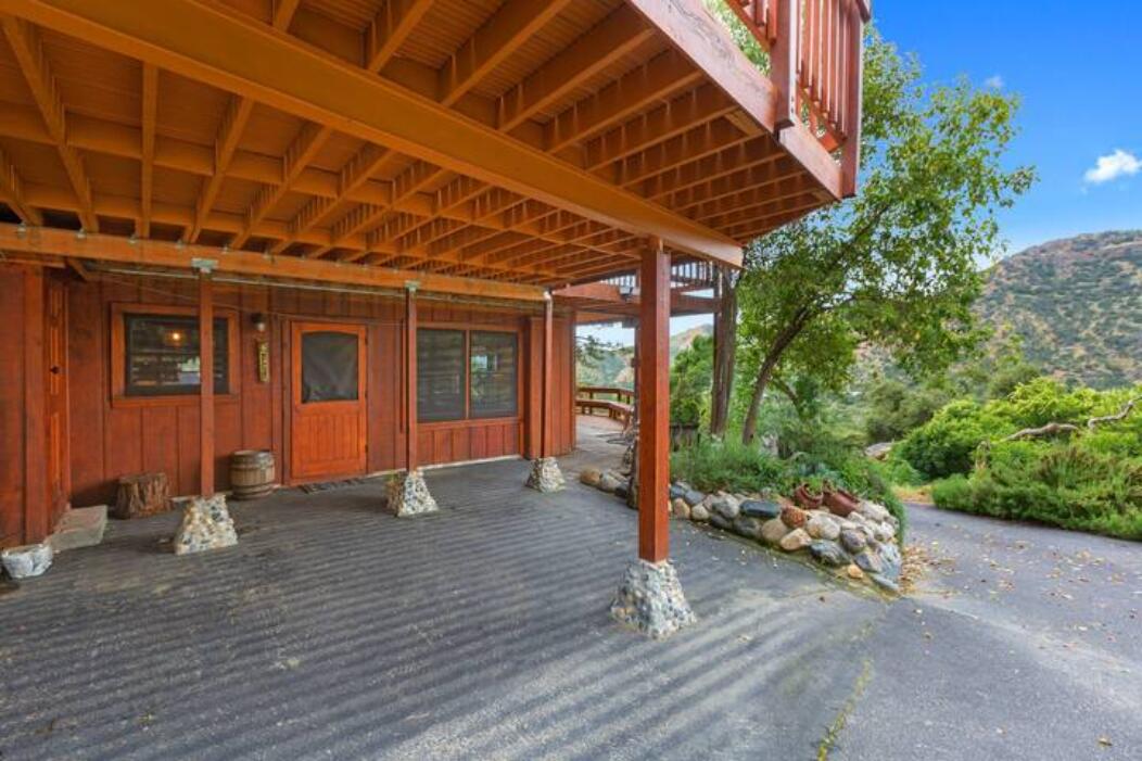 42182 Mynatt Dr, Three Rivers, CA 93271