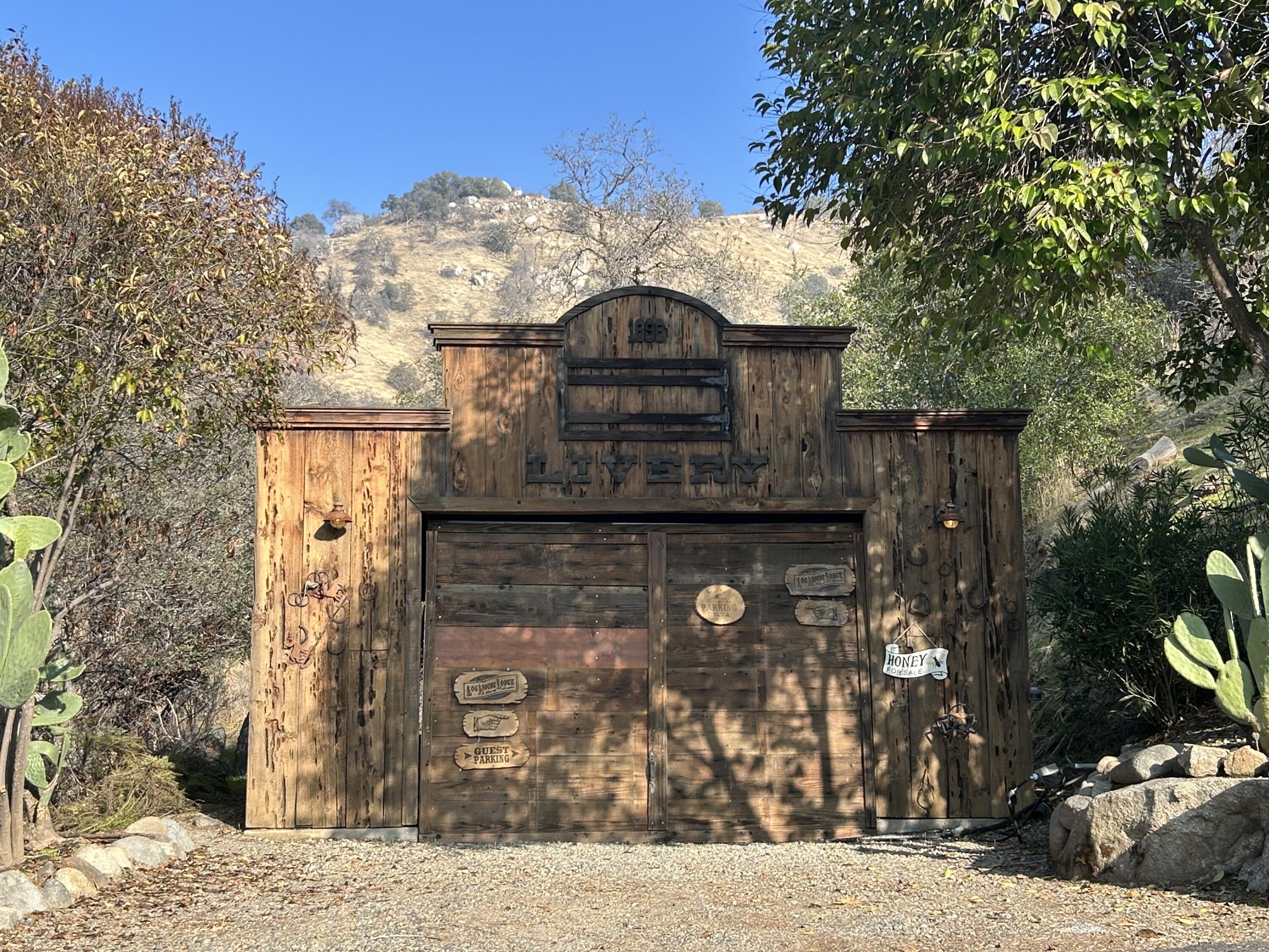42182 Mynatt Dr, Three Rivers, CA 93271