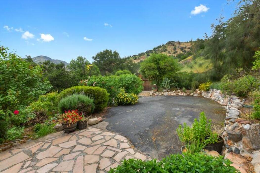 42182 Mynatt Dr, Three Rivers, CA 93271