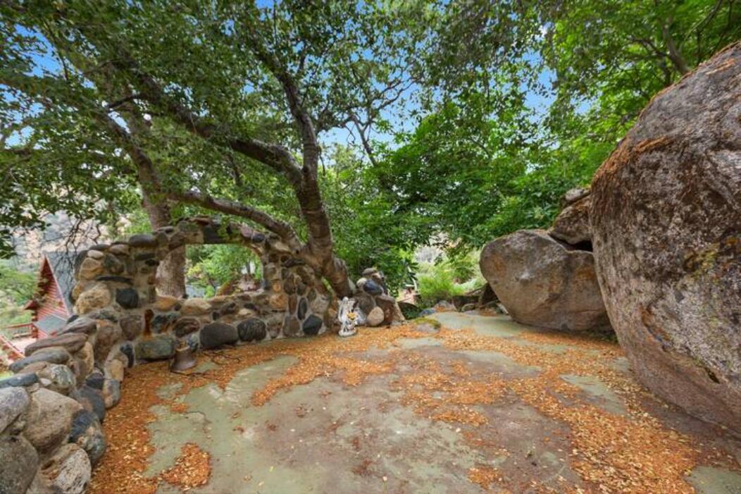 42182 Mynatt Dr, Three Rivers, CA 93271
