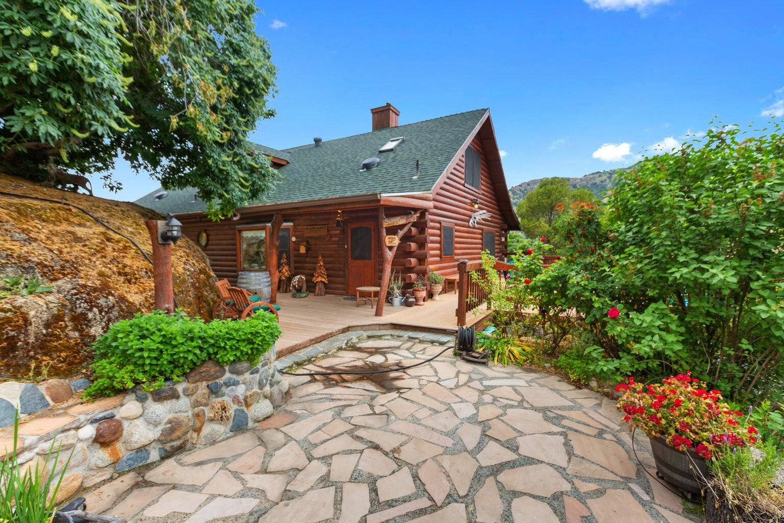 42182 Mynatt Dr, Three Rivers, CA 93271