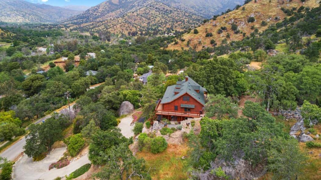 42182 Mynatt Dr, Three Rivers, CA 93271