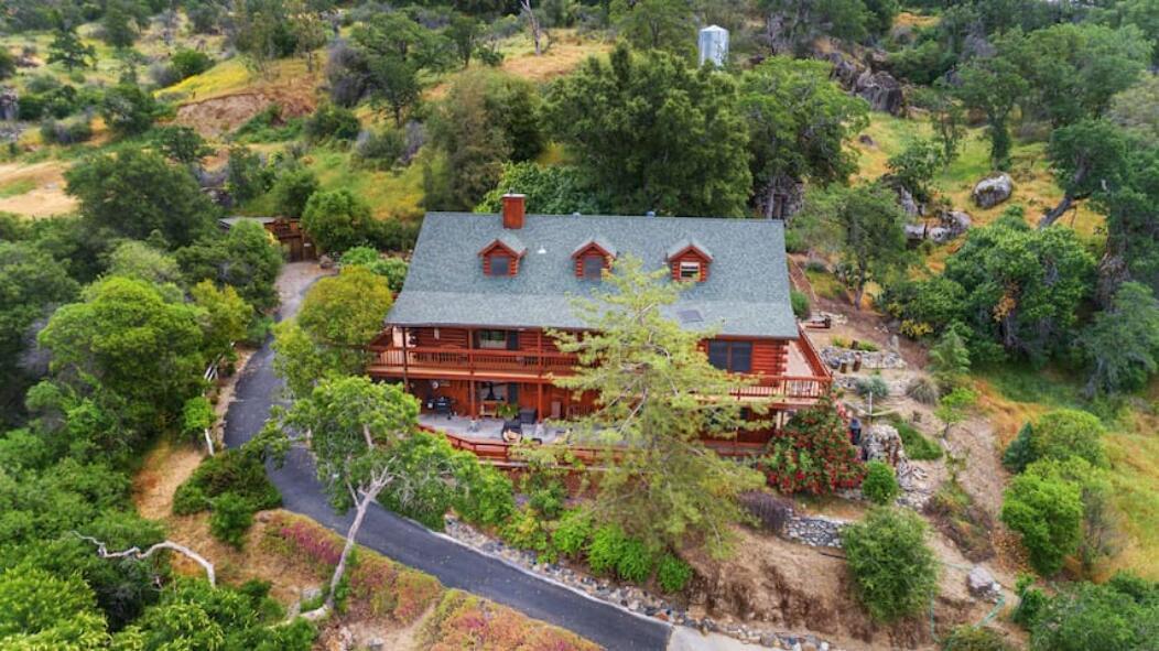 42182 Mynatt Dr, Three Rivers, CA 93271