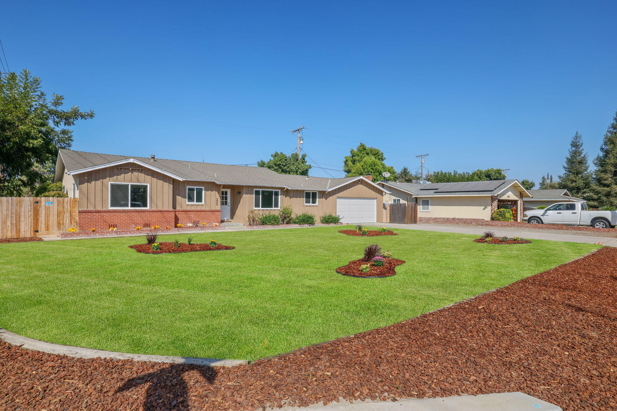 332 W Walnut Ave, Visalia, CA 93277