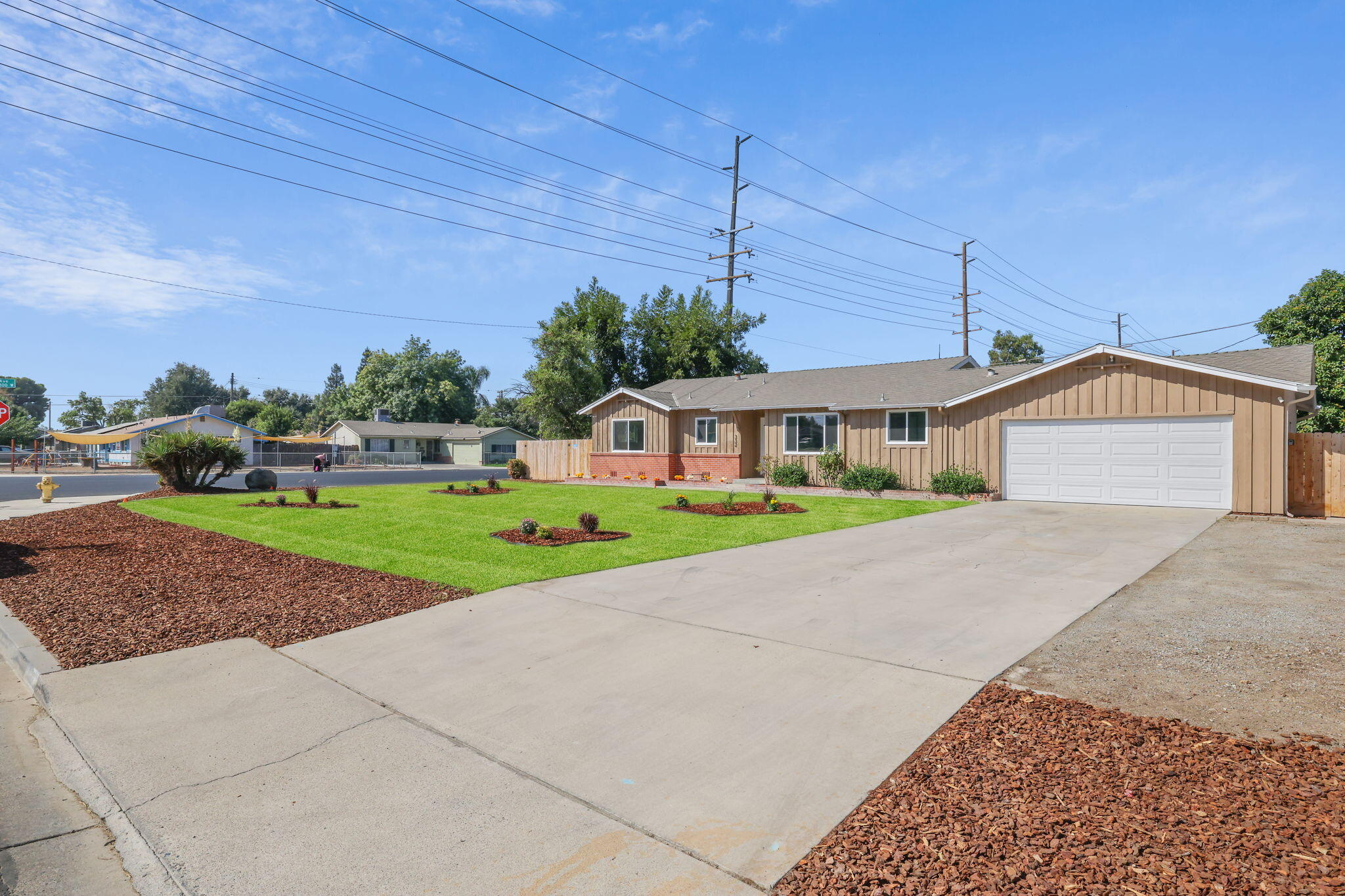 332 W Walnut Ave, Visalia, CA 93277