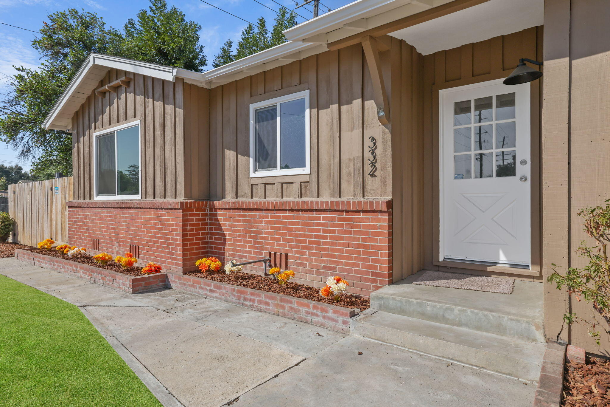 332 W Walnut Ave, Visalia, CA 93277
