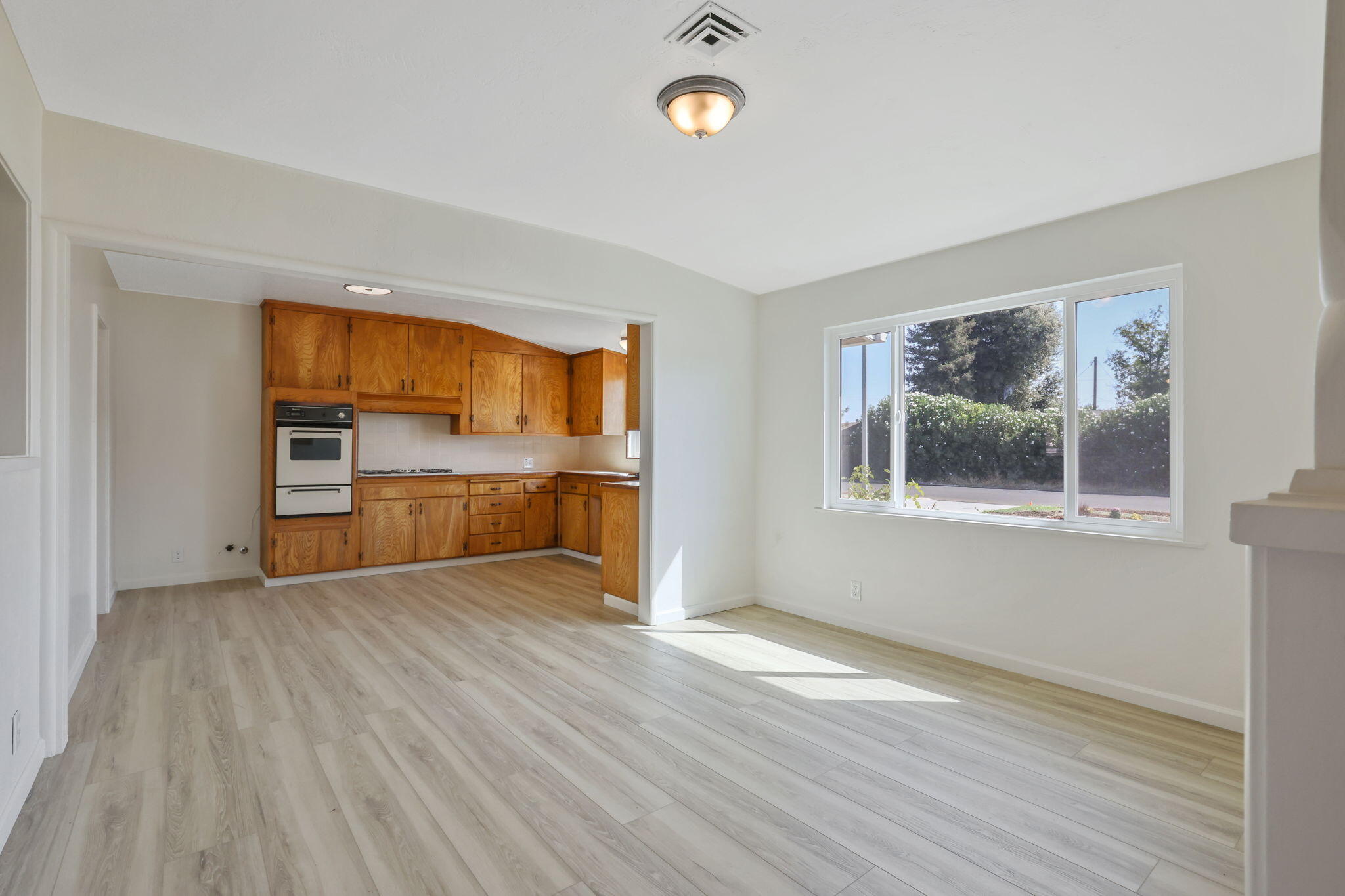 332 W Walnut Ave, Visalia, CA 93277