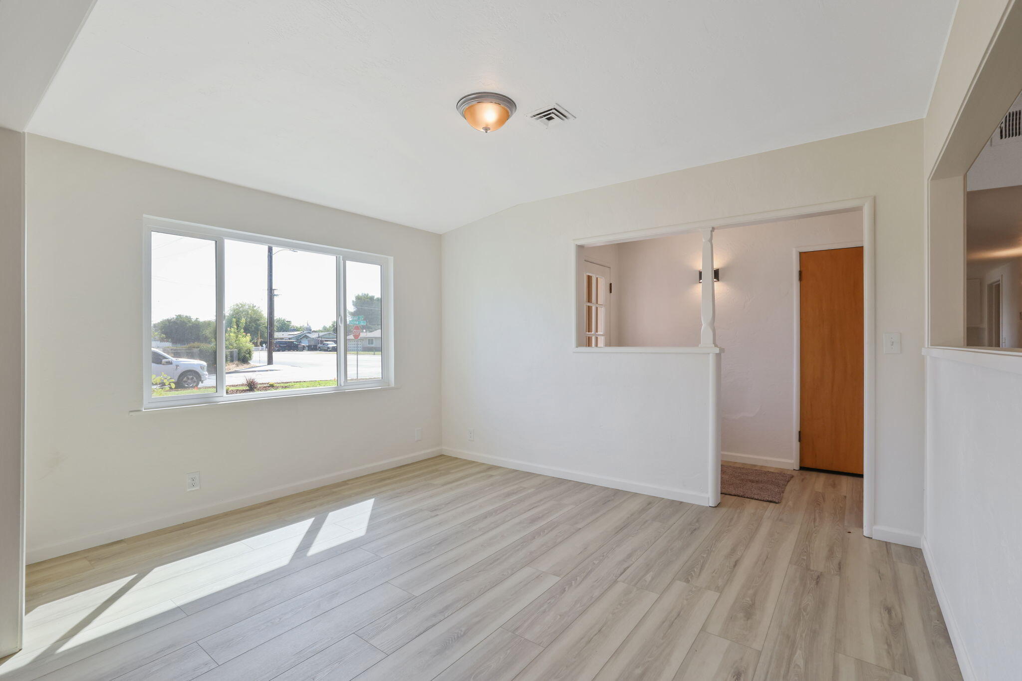 332 W Walnut Ave, Visalia, CA 93277
