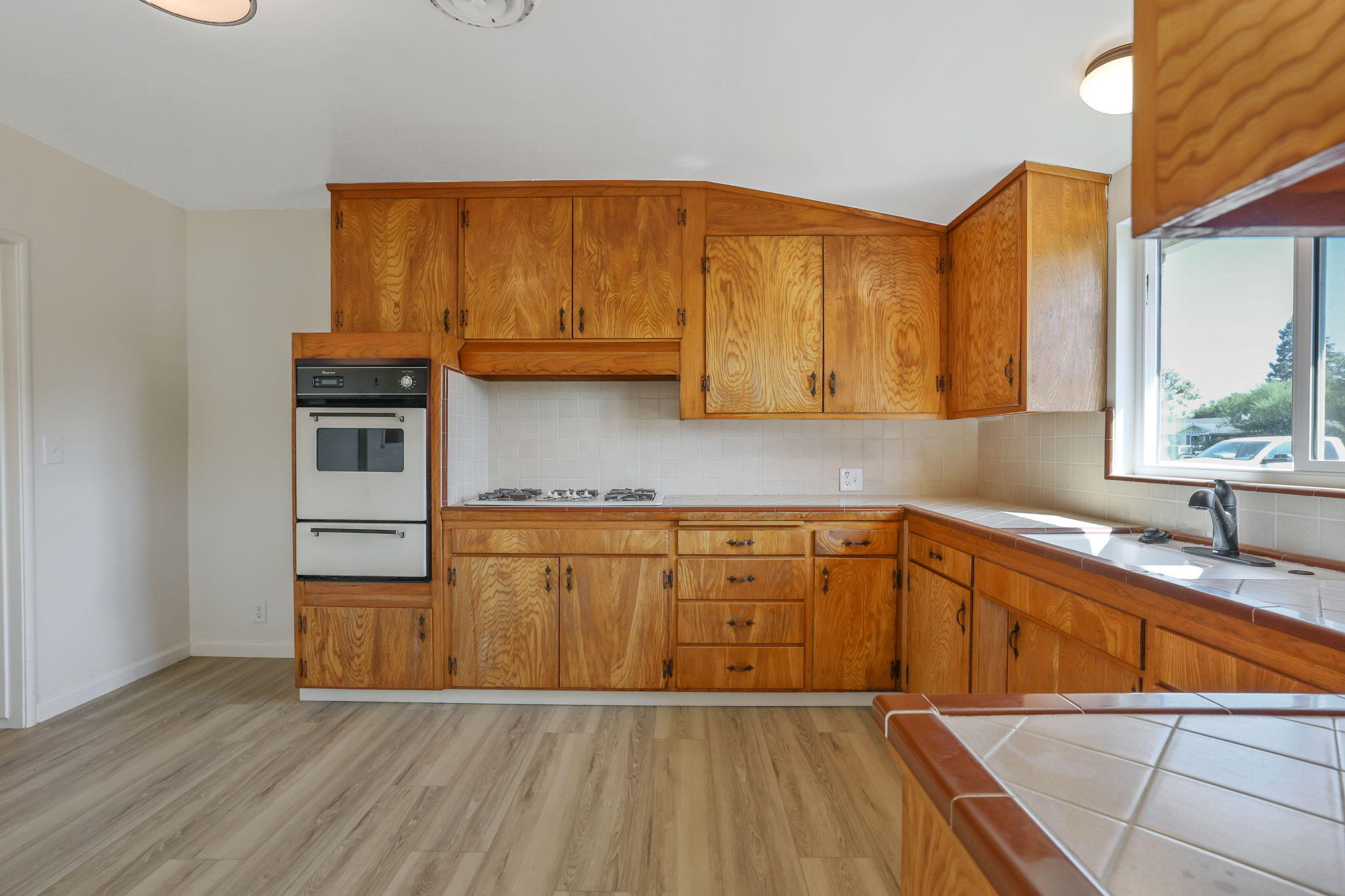 332 W Walnut Ave, Visalia, CA 93277