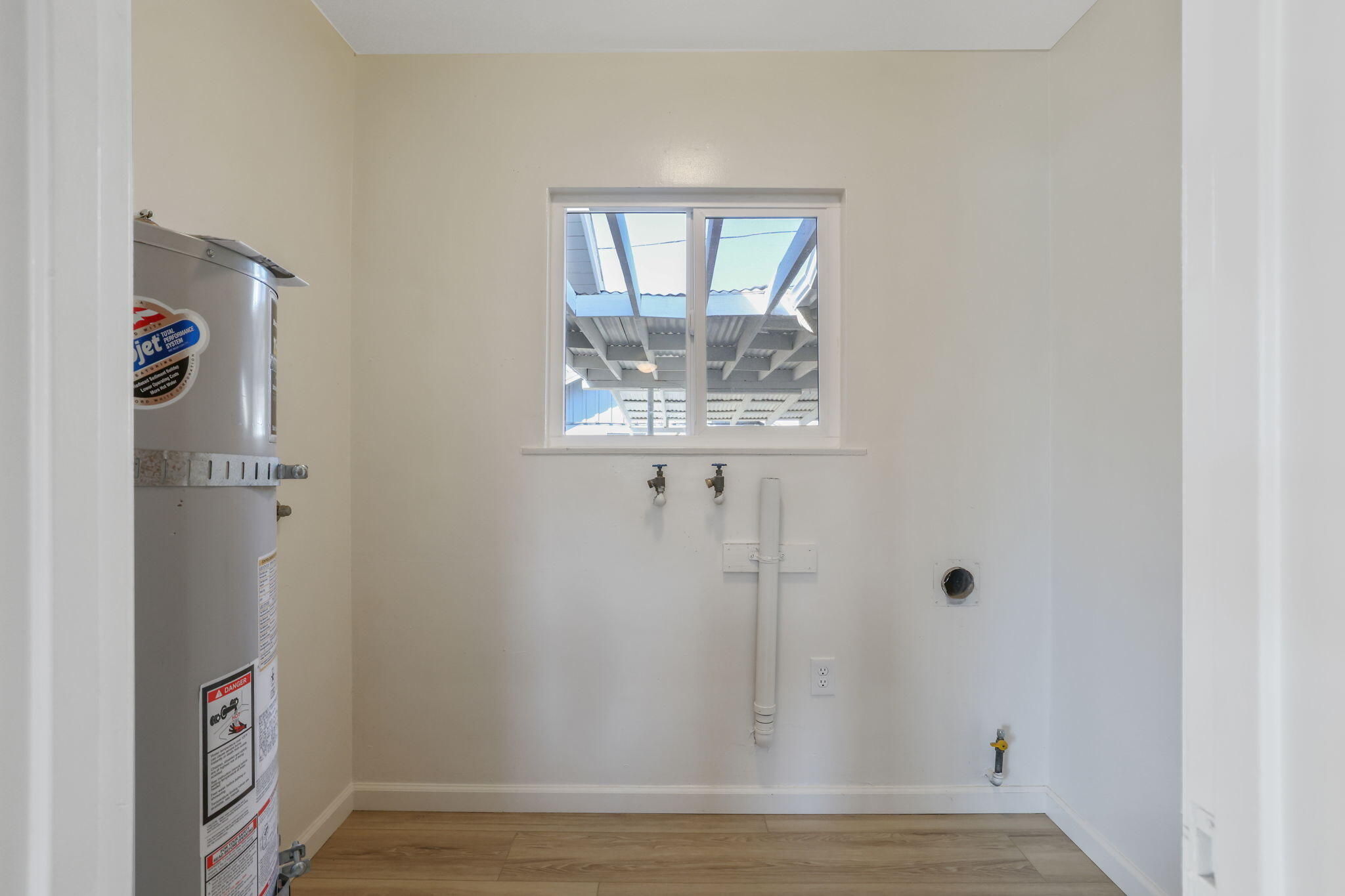 332 W Walnut Ave, Visalia, CA 93277