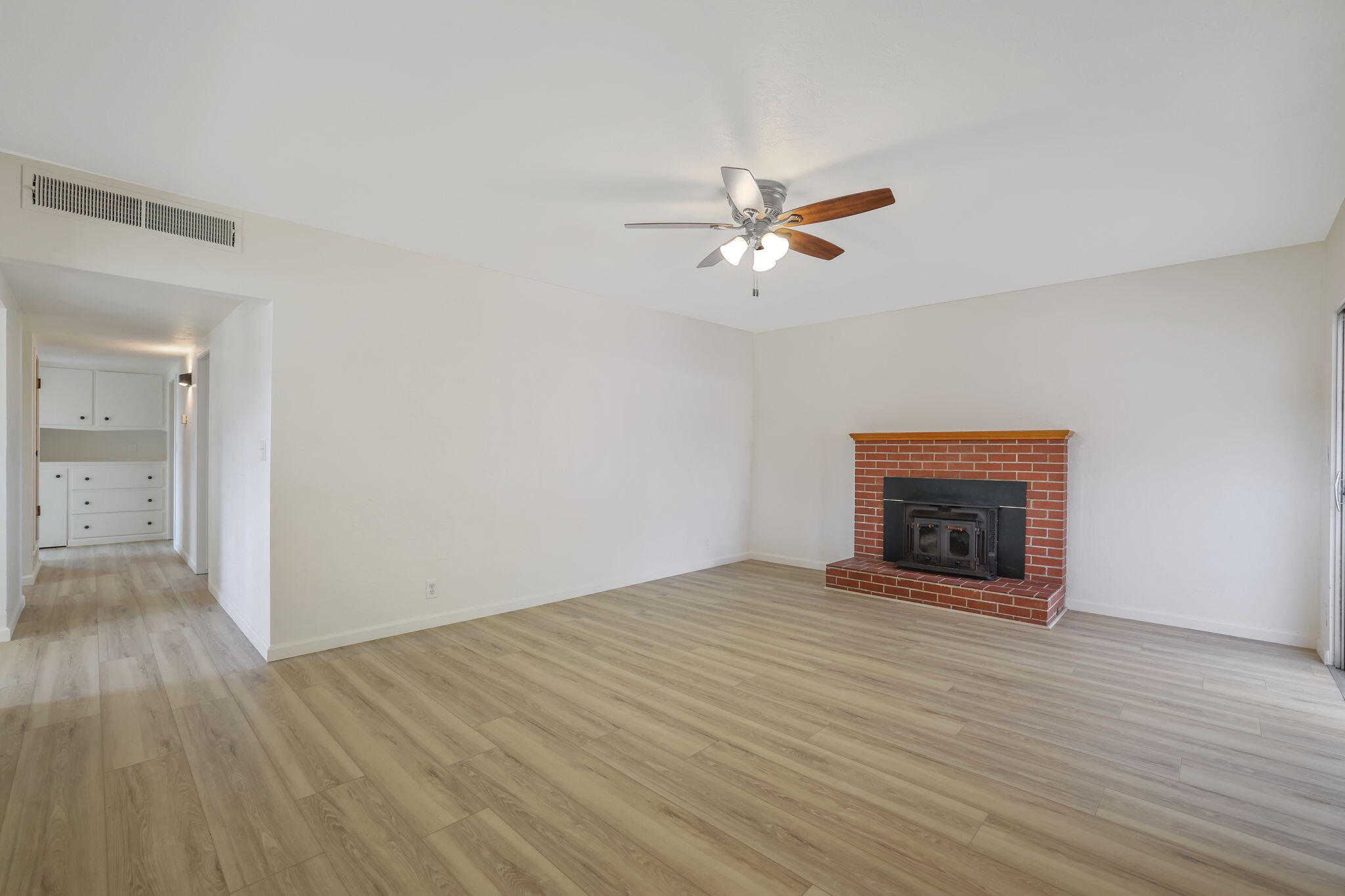 332 W Walnut Ave, Visalia, CA 93277
