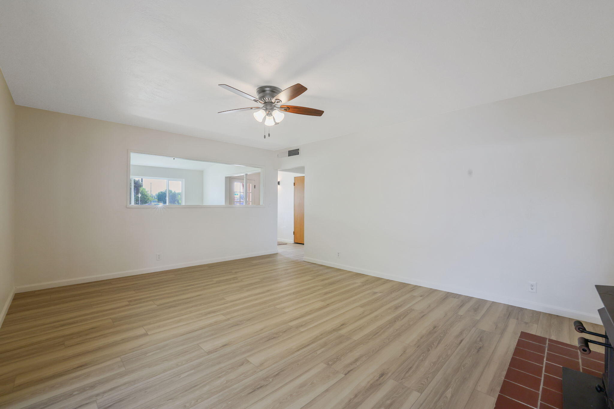 332 W Walnut Ave, Visalia, CA 93277