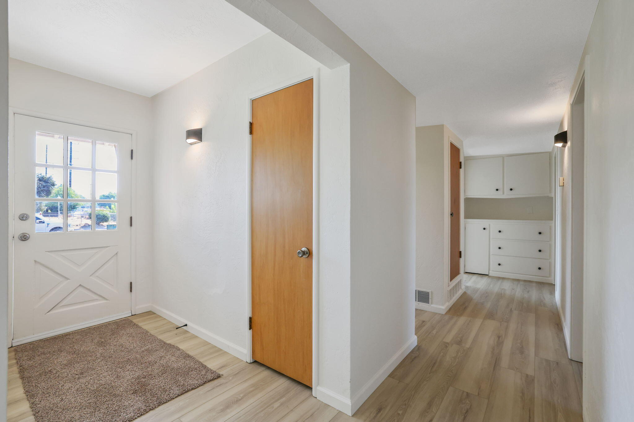 332 W Walnut Ave, Visalia, CA 93277