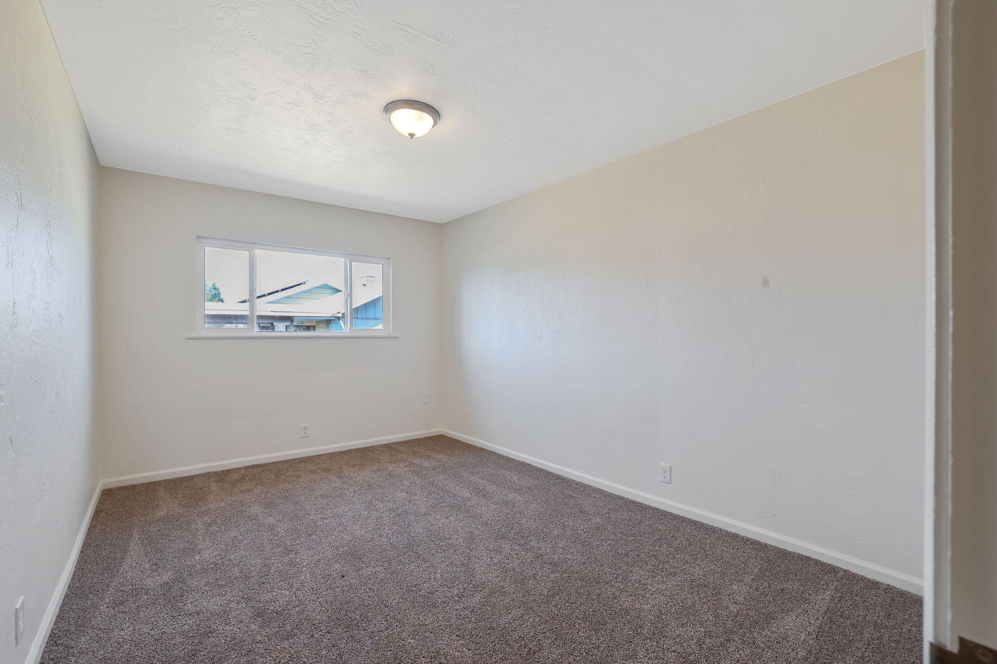 332 W Walnut Ave, Visalia, CA 93277