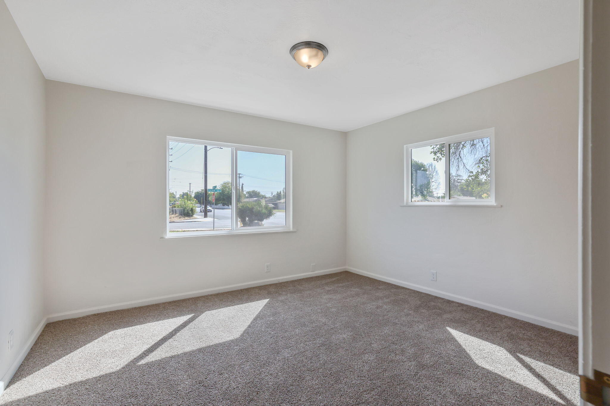 332 W Walnut Ave, Visalia, CA 93277