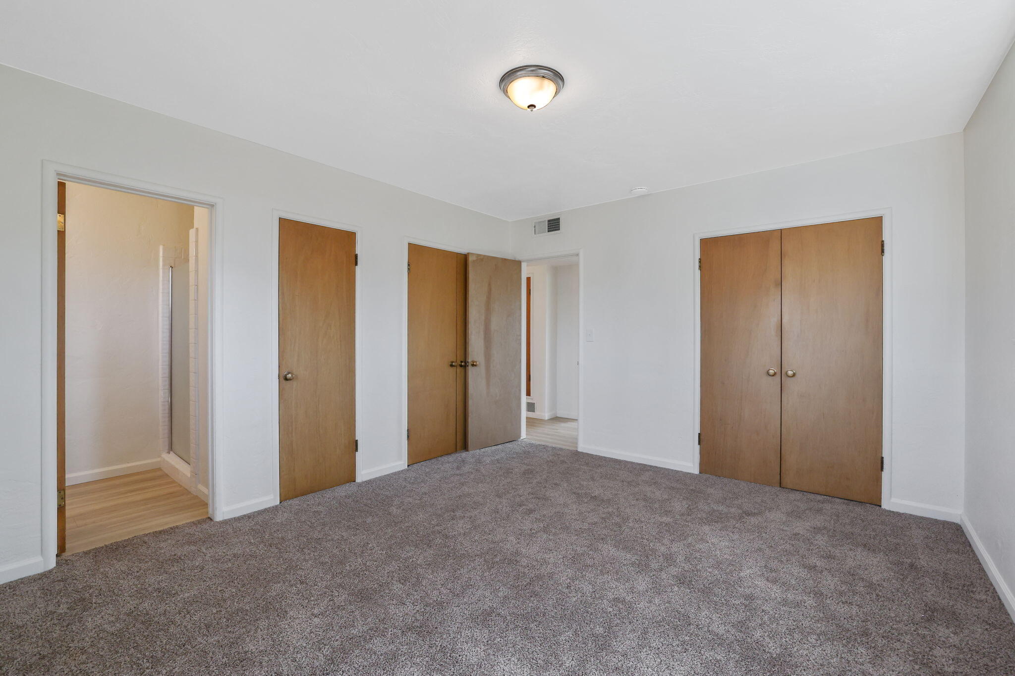 332 W Walnut Ave, Visalia, CA 93277