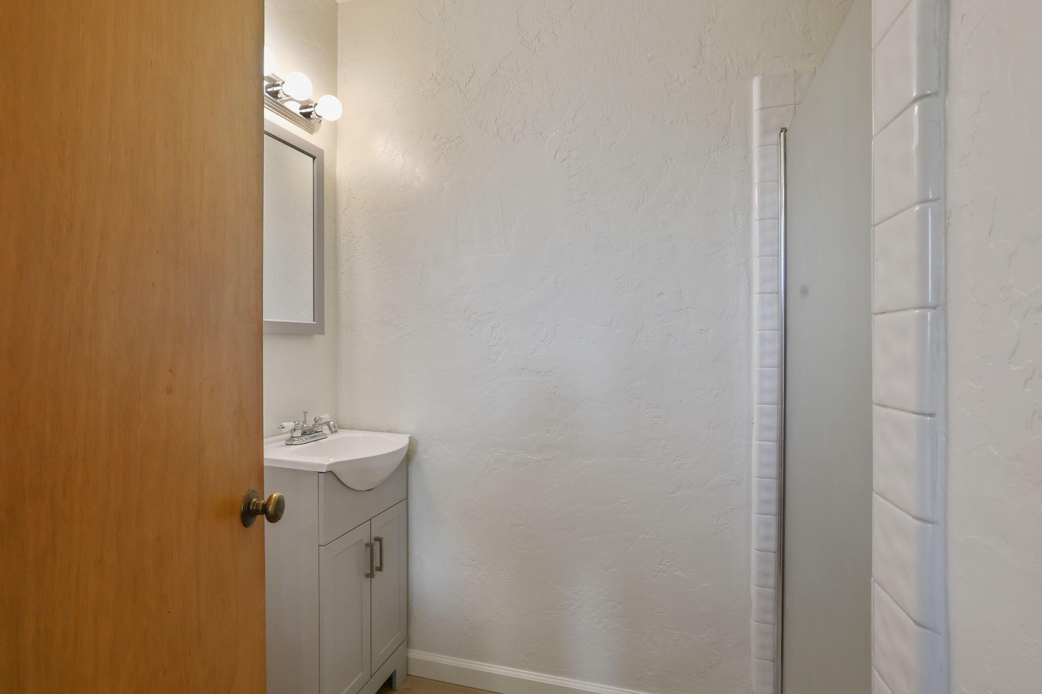 332 W Walnut Ave, Visalia, CA 93277