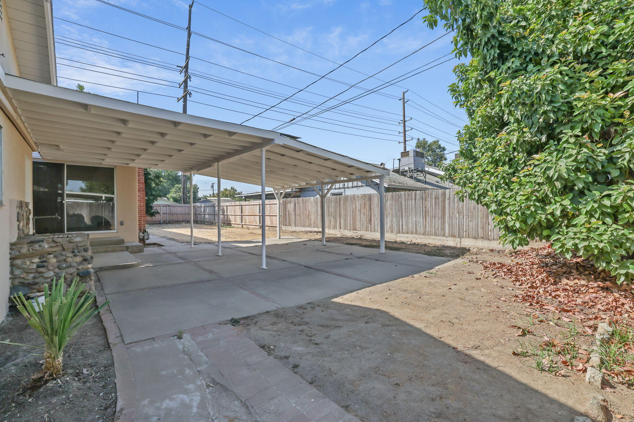 332 W Walnut Ave, Visalia, CA 93277