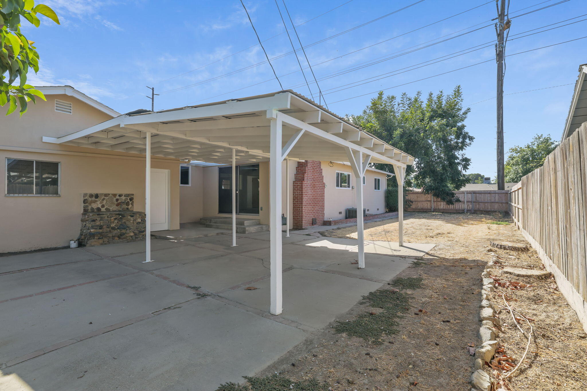 332 W Walnut Ave, Visalia, CA 93277