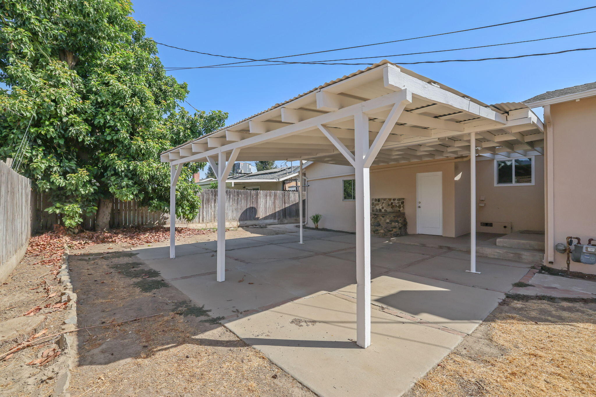 332 W Walnut Ave, Visalia, CA 93277
