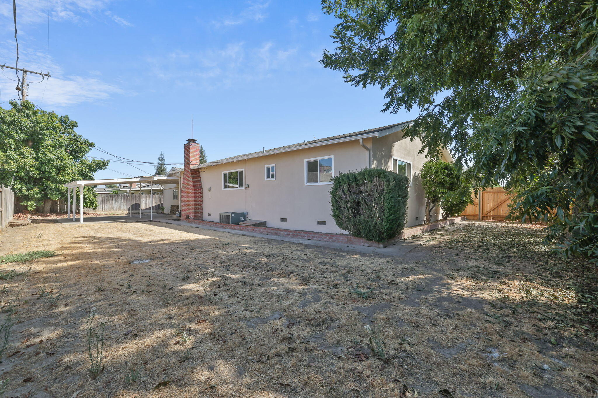 332 W Walnut Ave, Visalia, CA 93277