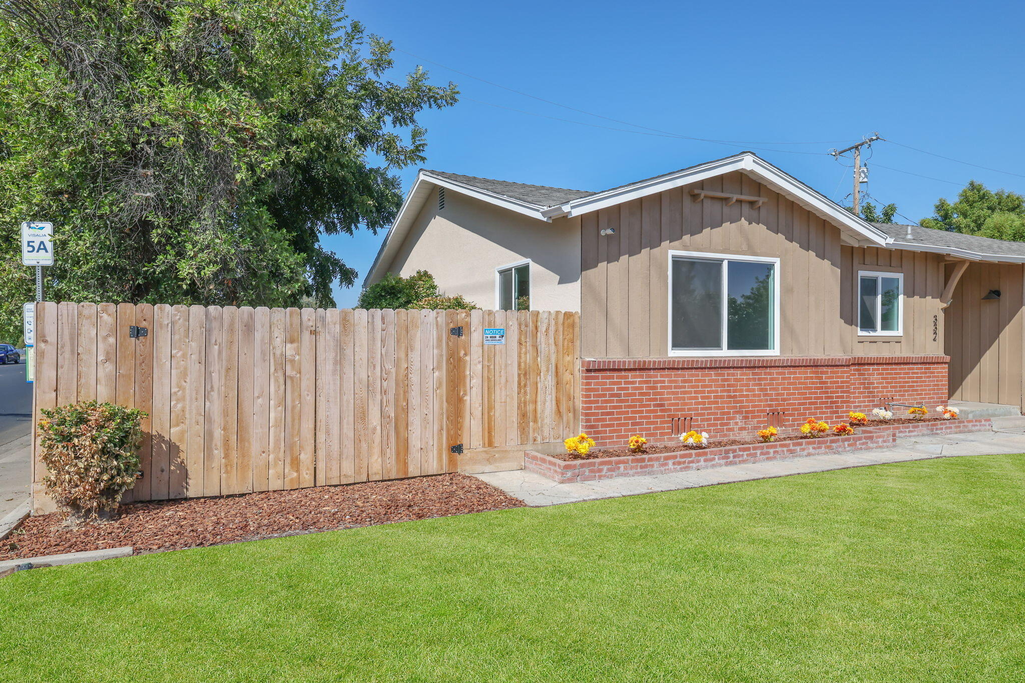 332 W Walnut Ave, Visalia, CA 93277