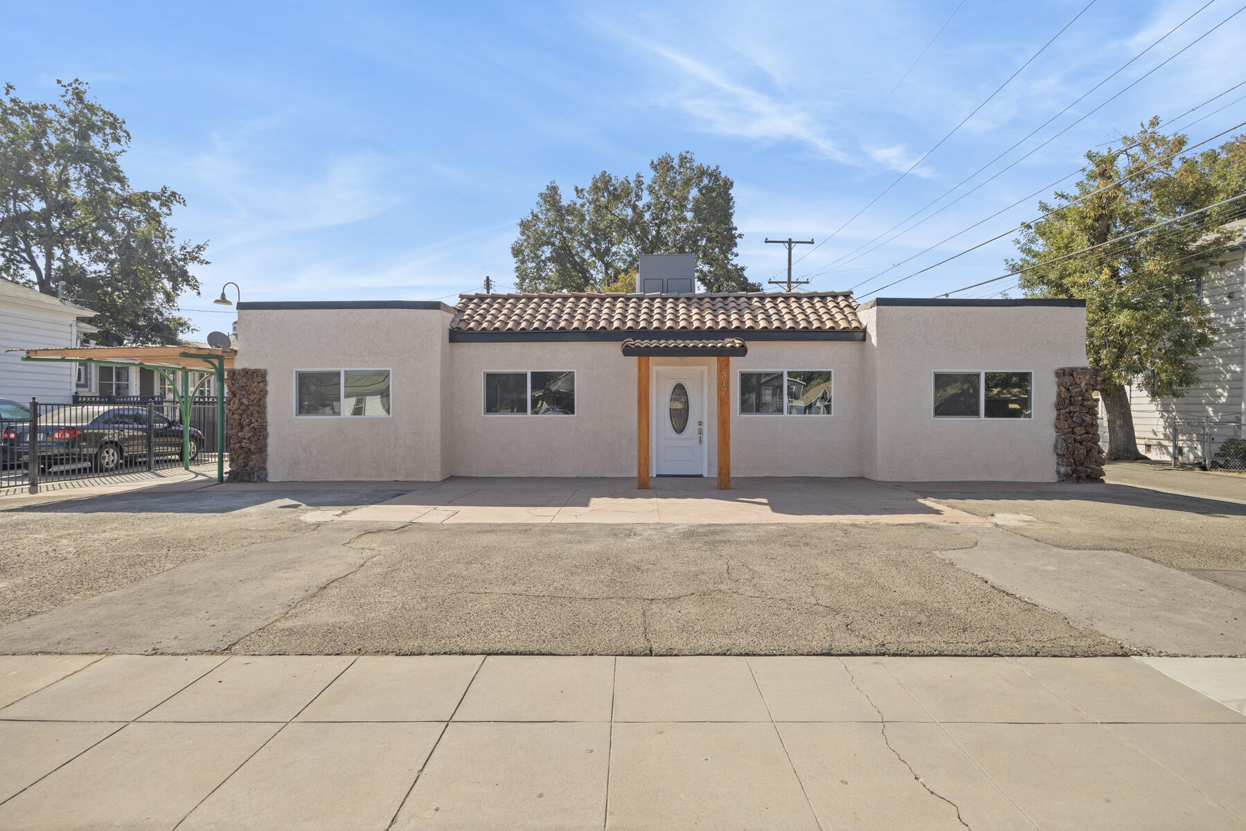 317 W Tulare Ave, Tulare, CA 93274