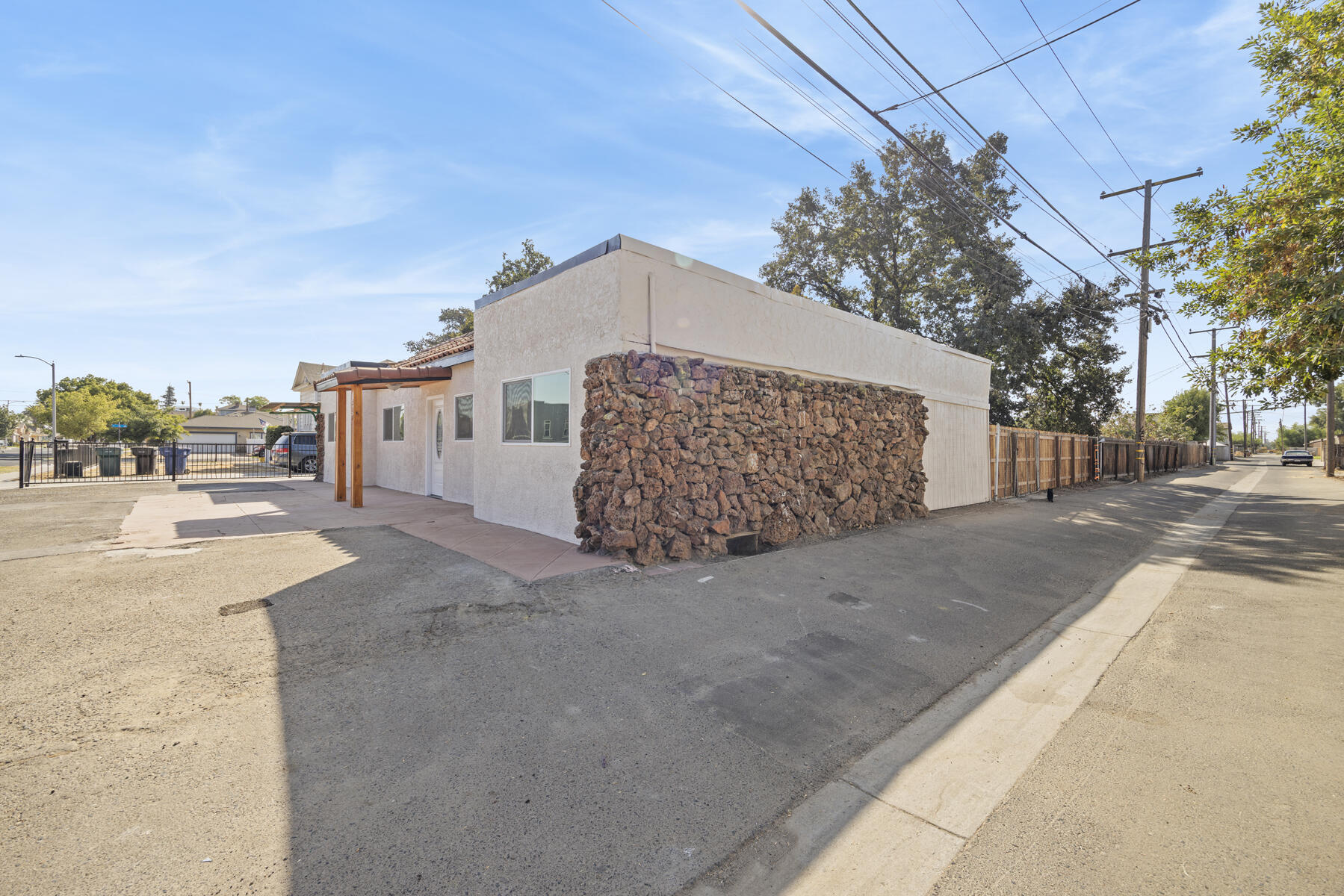 317 W Tulare Ave, Tulare, CA 93274