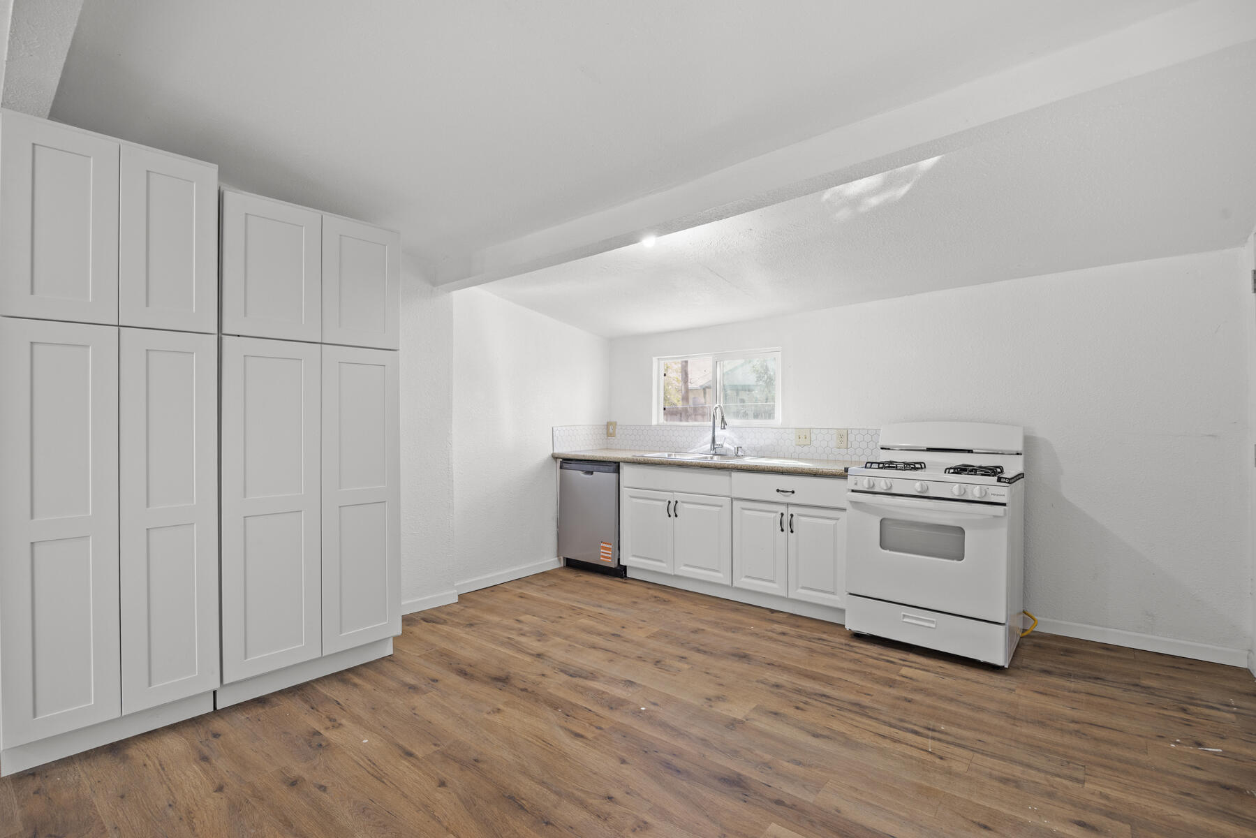 317 W Tulare Ave, Tulare, CA 93274