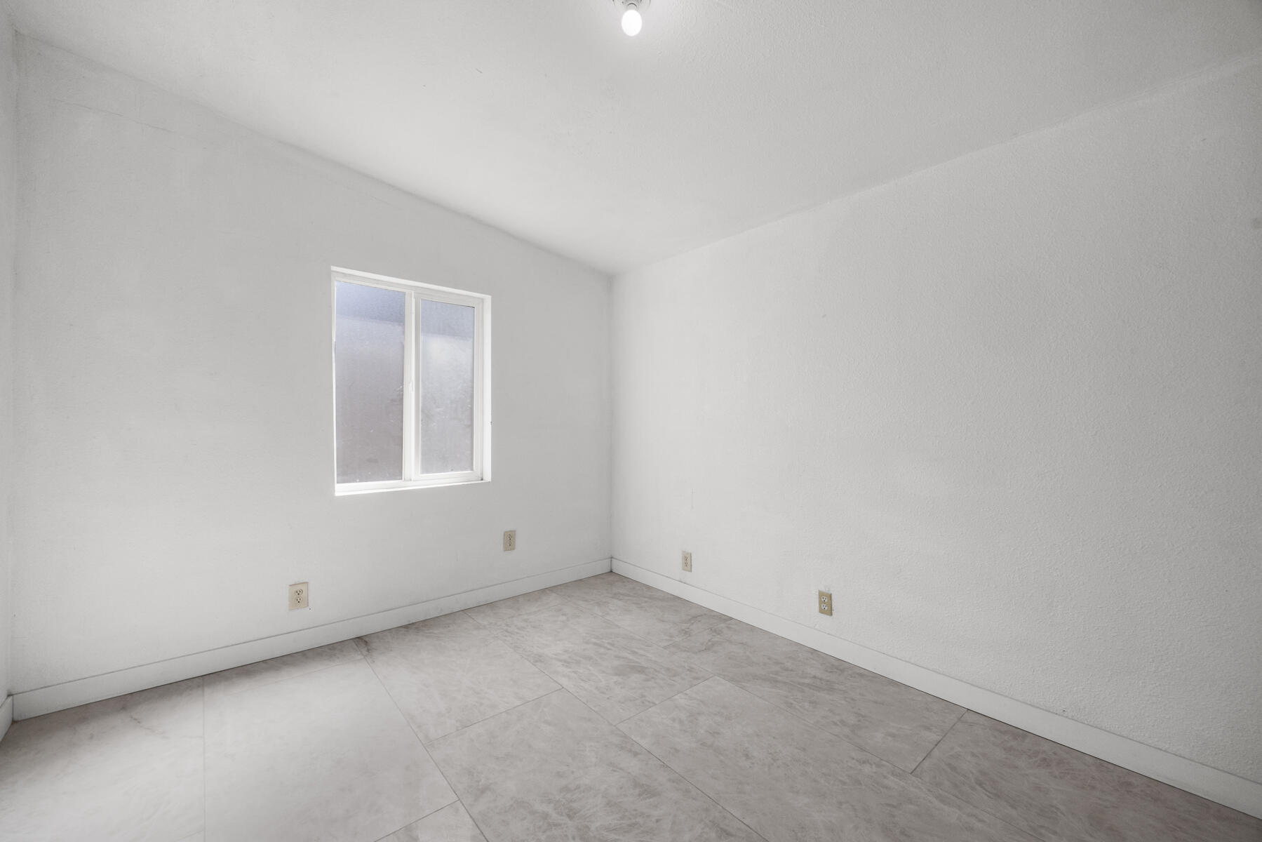 317 W Tulare Ave, Tulare, CA 93274