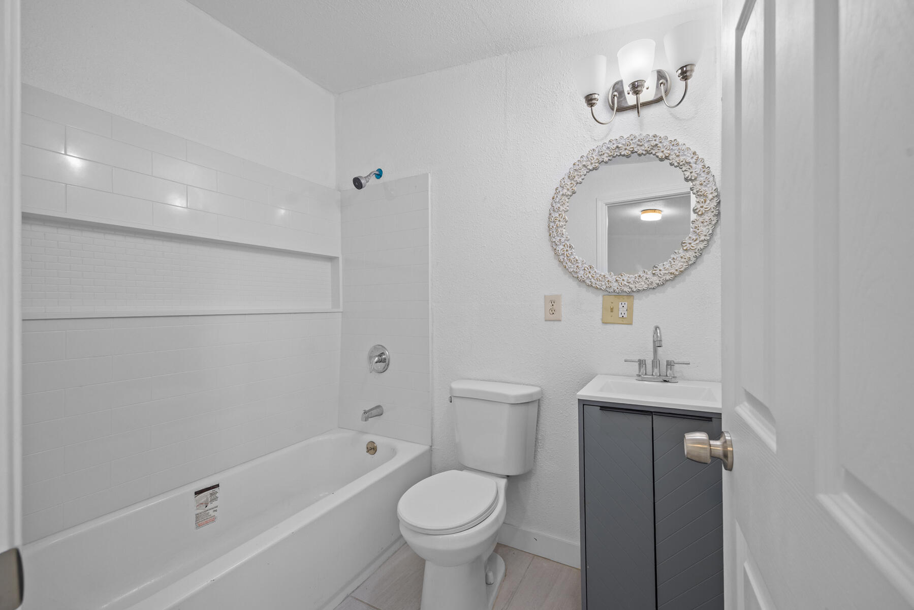 317 W Tulare Ave, Tulare, CA 93274
